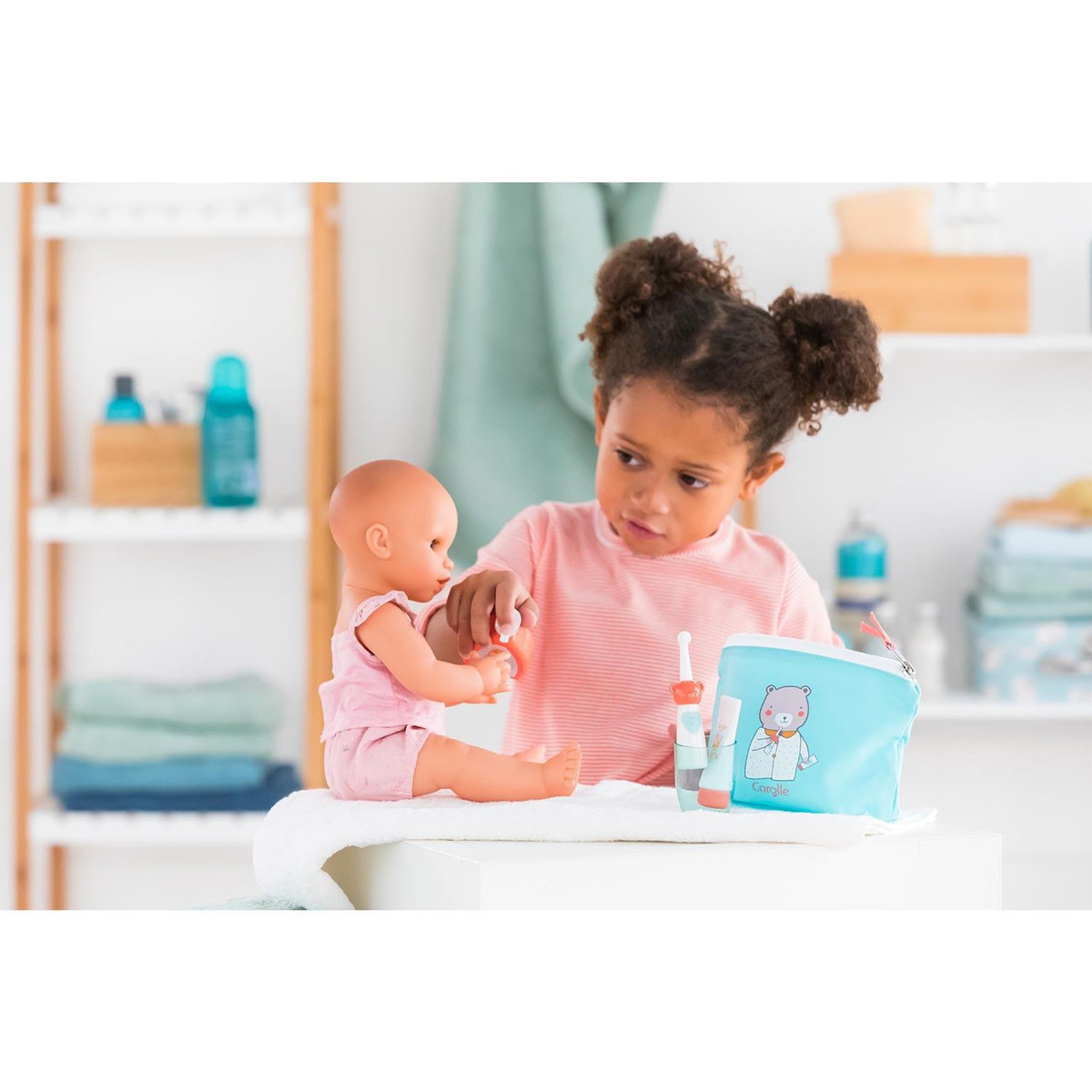 Corolle Trousse de toilette et accessoires pour poupon 36 et 42 cm