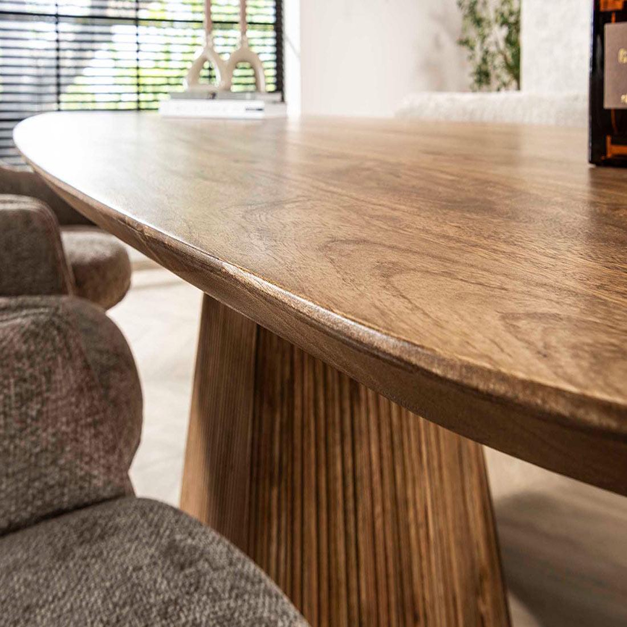 Voir la diapositive 4 : BEST MOBILIER Dayo - table à manger en bois massif de manguier - 6 à 8 personnes