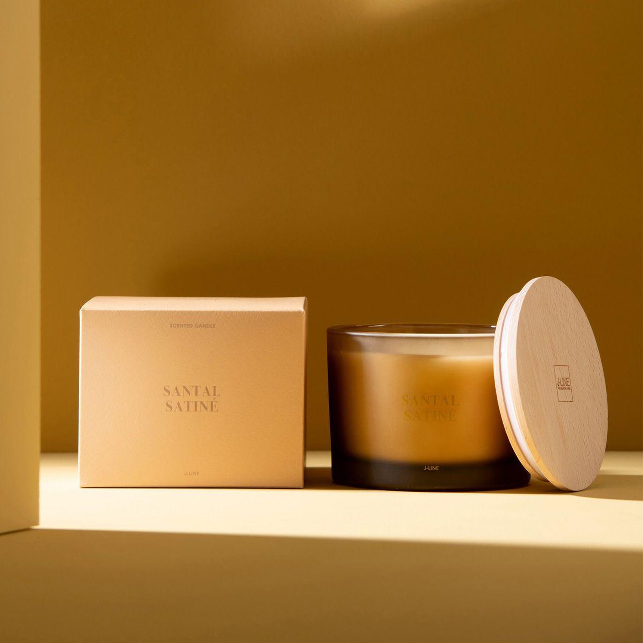 Voir la diapositive 5 : J-LINE Bougie parfumée  accords essentiels  10cm santal satiné