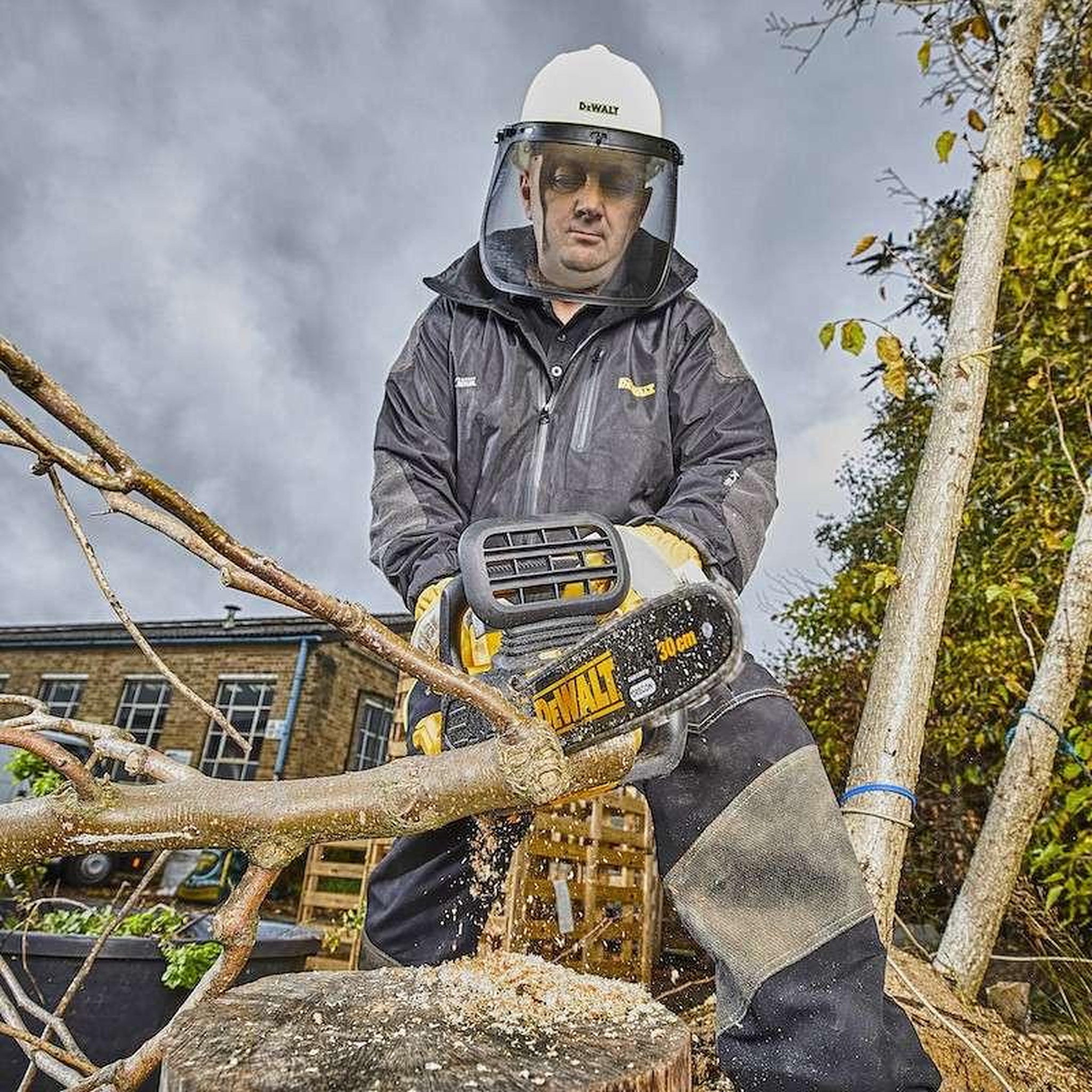 Voir la diapositive 3 : Dewalt Tronçonneuse élagueuse 18V DEWALT DCM565P1-QW avec une batterie 5,0 Ah