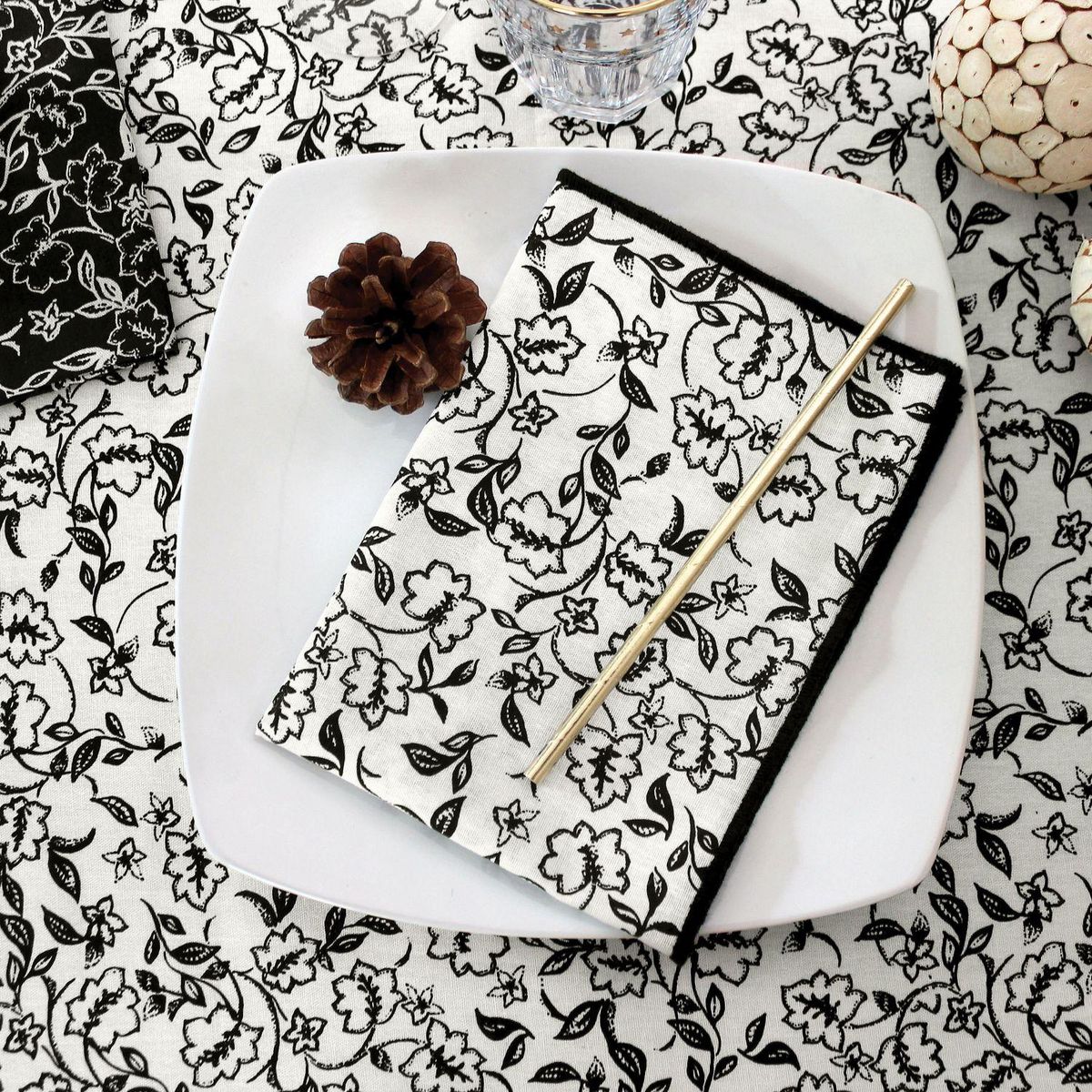 TOILINUX Lot de 4 serviettes de table écrues avec lignes noires LINETTE - 40 x 40 cm