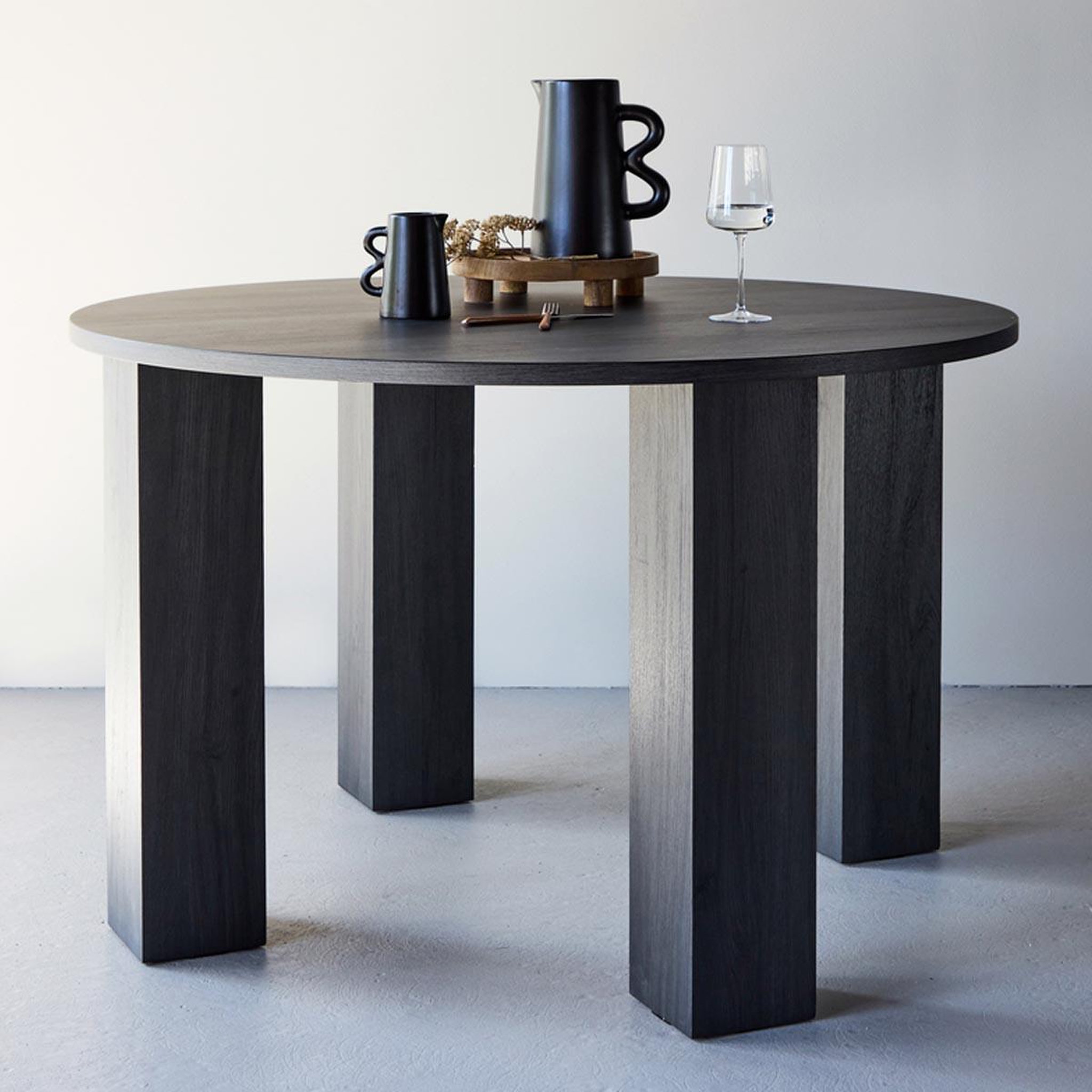 Voir la diapositive 5 : Paris Prix Table à manger design  juno  120cm noir