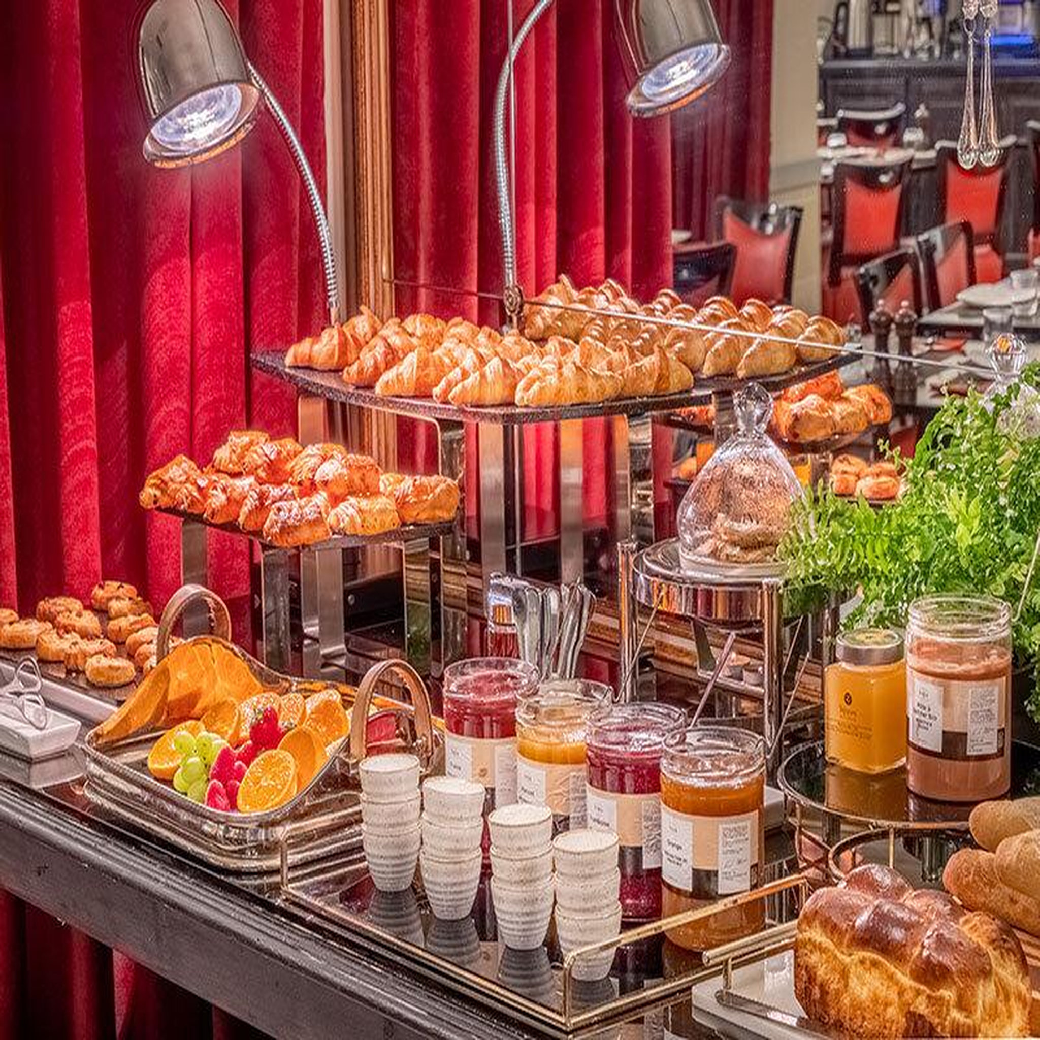 Voir la diapositive 4 : Smartbox Séjour de 2 jours en hôtel 4* avec champagne dans le quartier latin à paris - coffret cadeau séjour
