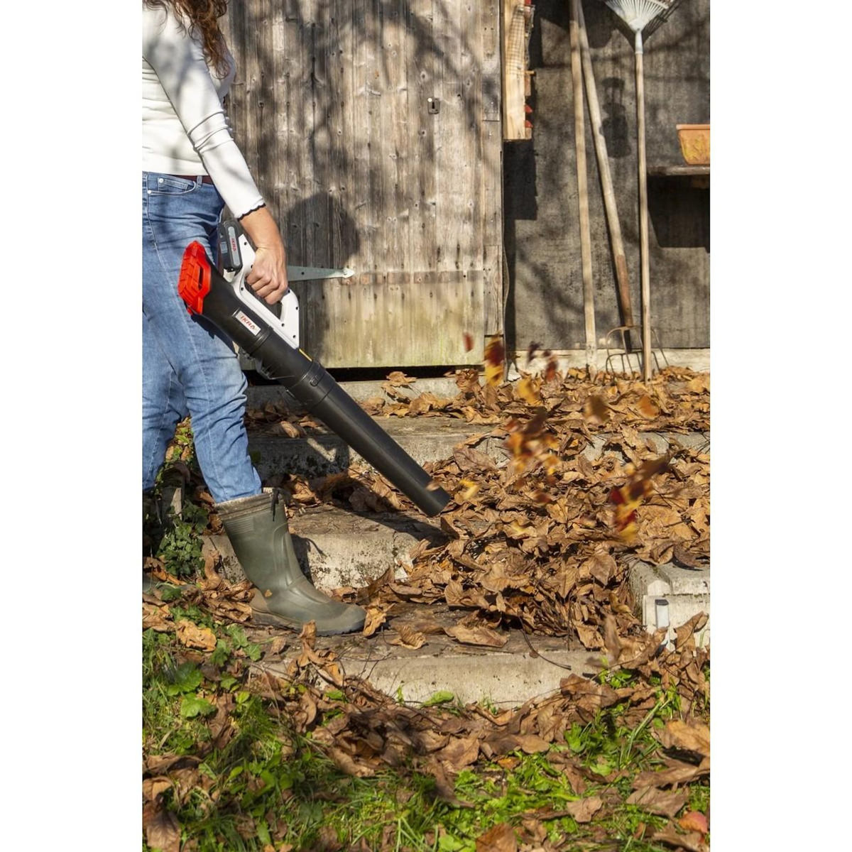 Ikra Souffleur de feuilles sans fil 20V 2Ah – Souffleur Jardin 150 km/h + Batterie + Chargeur Terrasse Allée Nettoyage Extérieur IKRA