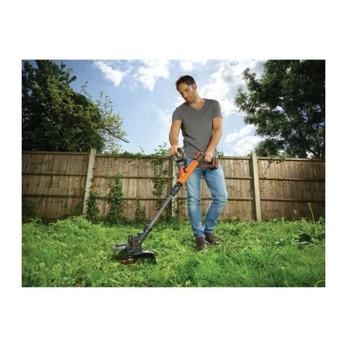 Black et Decker BLACK + DECKER Coupe-Bordures 30 cm sans fil LITHIUM 18V POWERCOMMANDTM- 4Ah - 1 batterie - 1 bobine de 10m fil 1,6mm - 1 charge