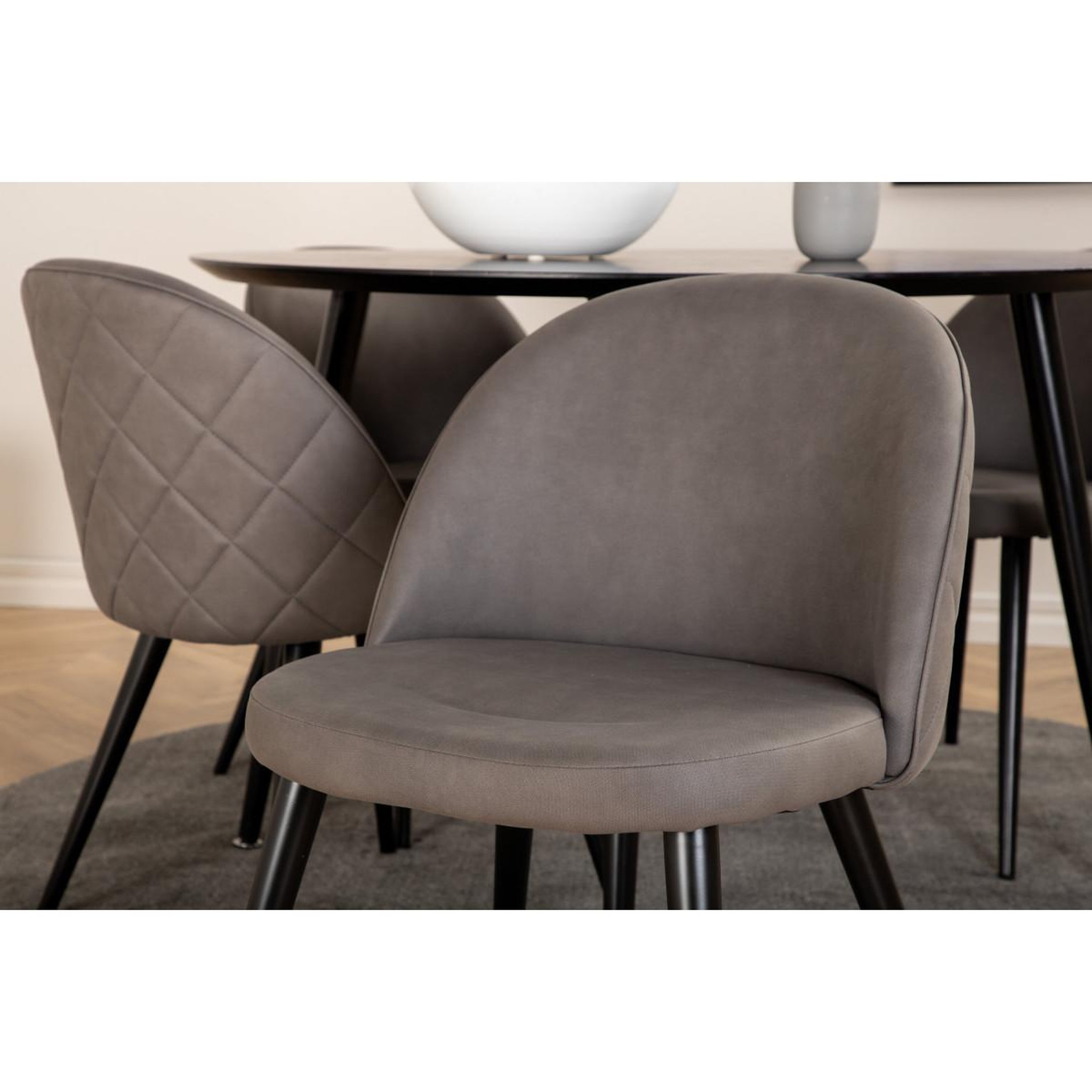 Voir la diapositive 6 : Paris Prix Ensemble table à manger & 4 chaises  dipp & velvet  115cm noir & gris