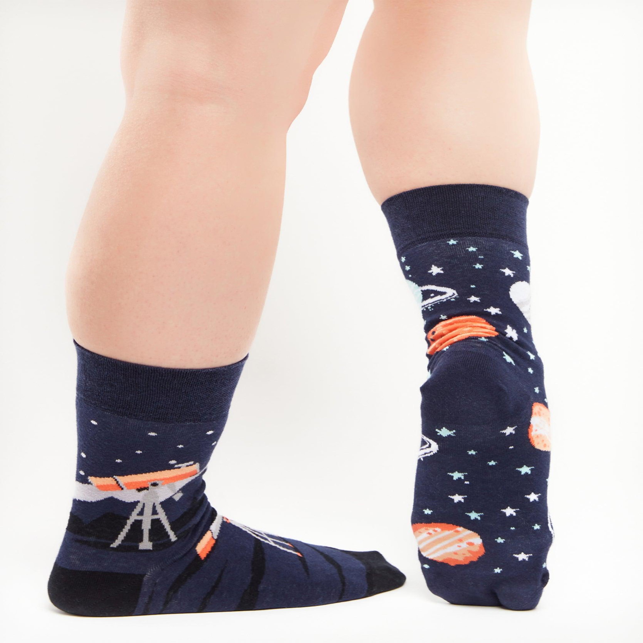 Voir la diapositive 3 : DEDOLES Chaussettes univers profond