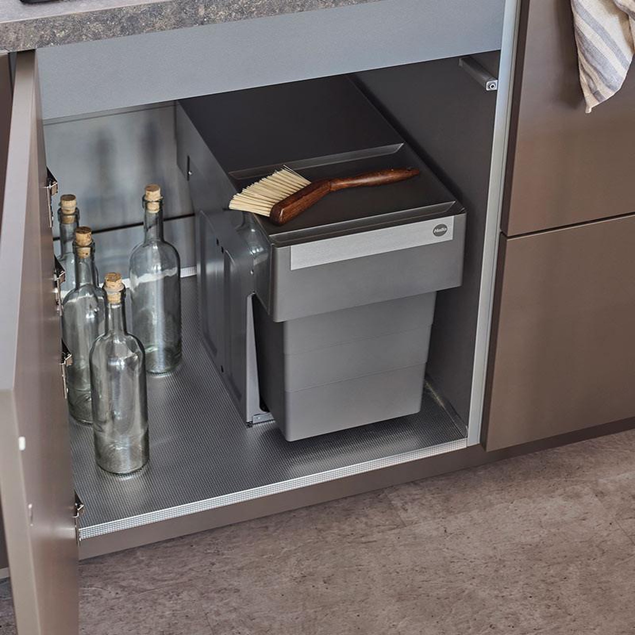 Voir la diapositive 4 : HAILO Poubelle de cuisine 2 bacs encastrables 26l (13+13) hailo as tandem
