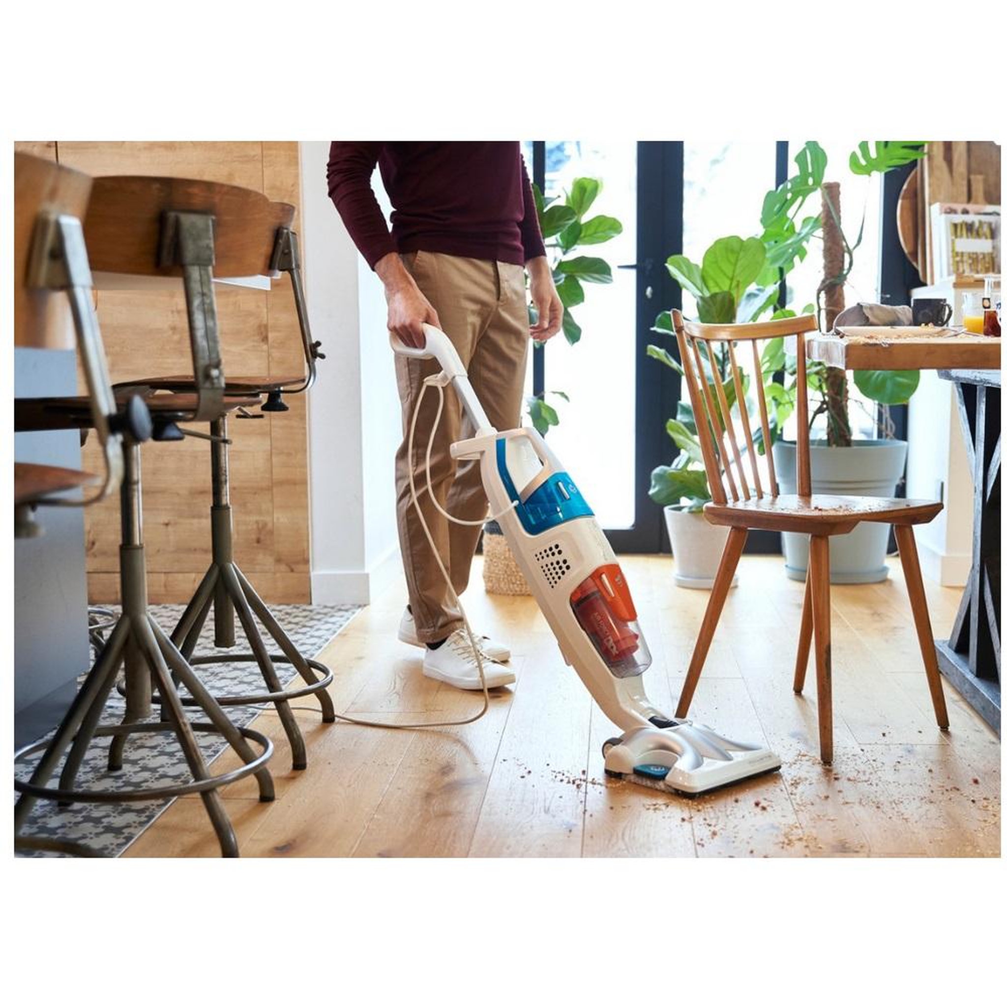 Voir la diapositive 4 : ROWENTA Aspirateur balai vapeur 2en1 filaire 1700w blanc/bleu - ry8544wh