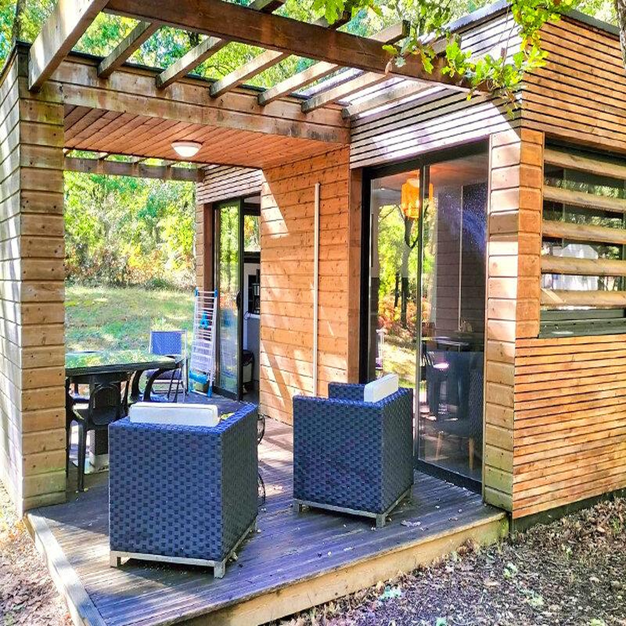 Voir la diapositive 4 : Smartbox Séjour insolite en famille : 4 jours dans un hébergement atypique - coffret cadeau séjour