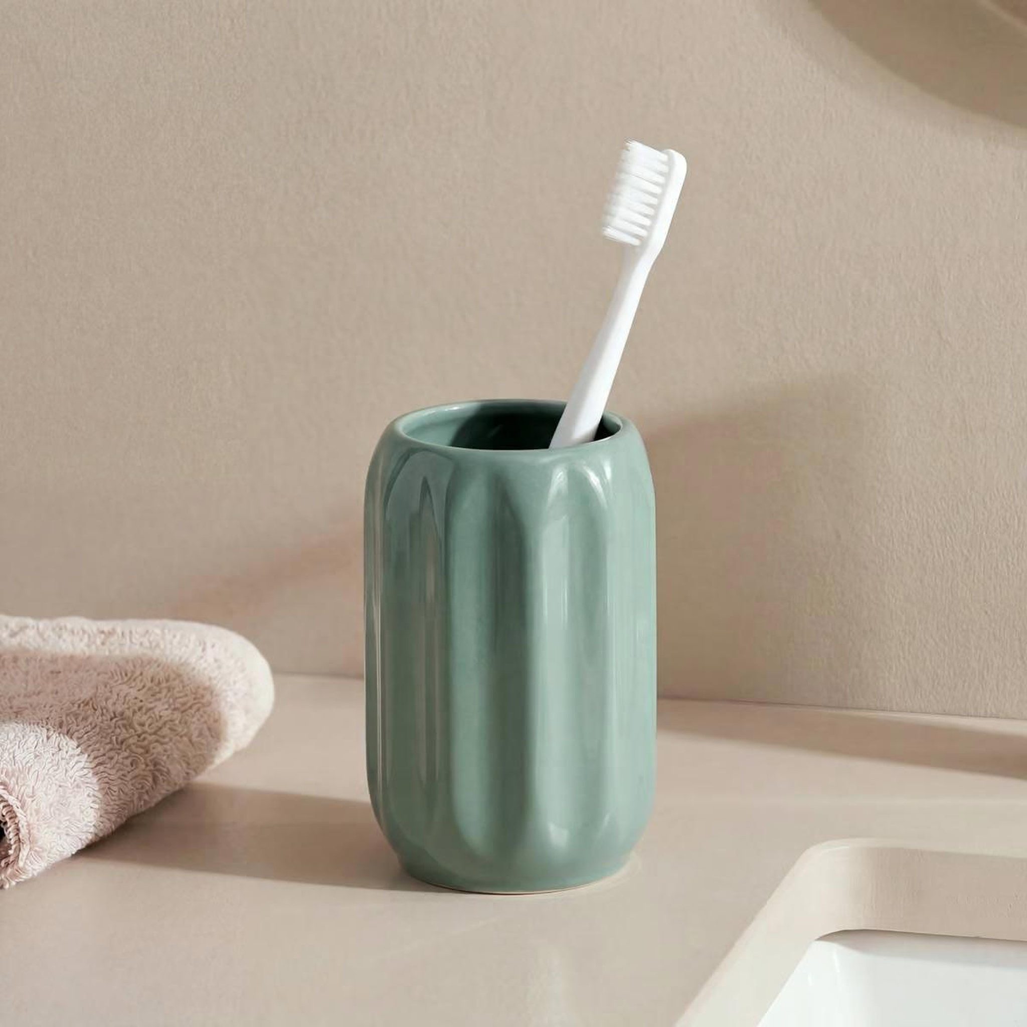 Voir la diapositive 2 : FIVE Pot à brosse à dents en grès  suny colorama  12cm vert ficus
