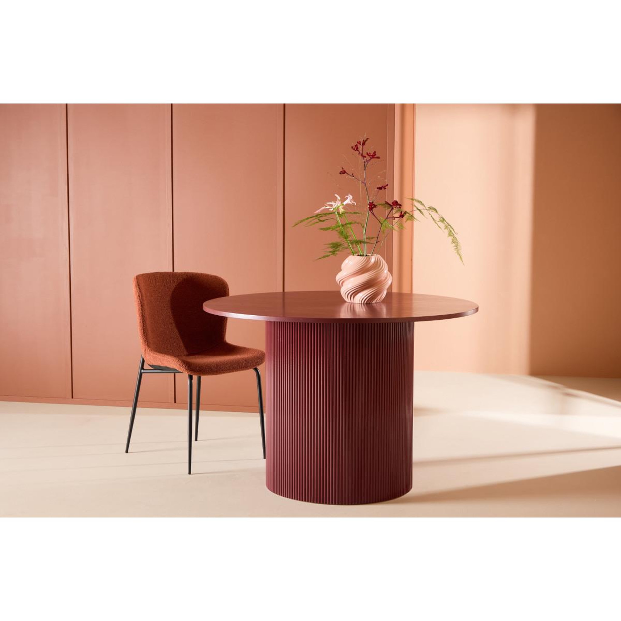 Voir la diapositive 6 : Paris Prix Table à manger nervurée  lenox  110cm bordeaux