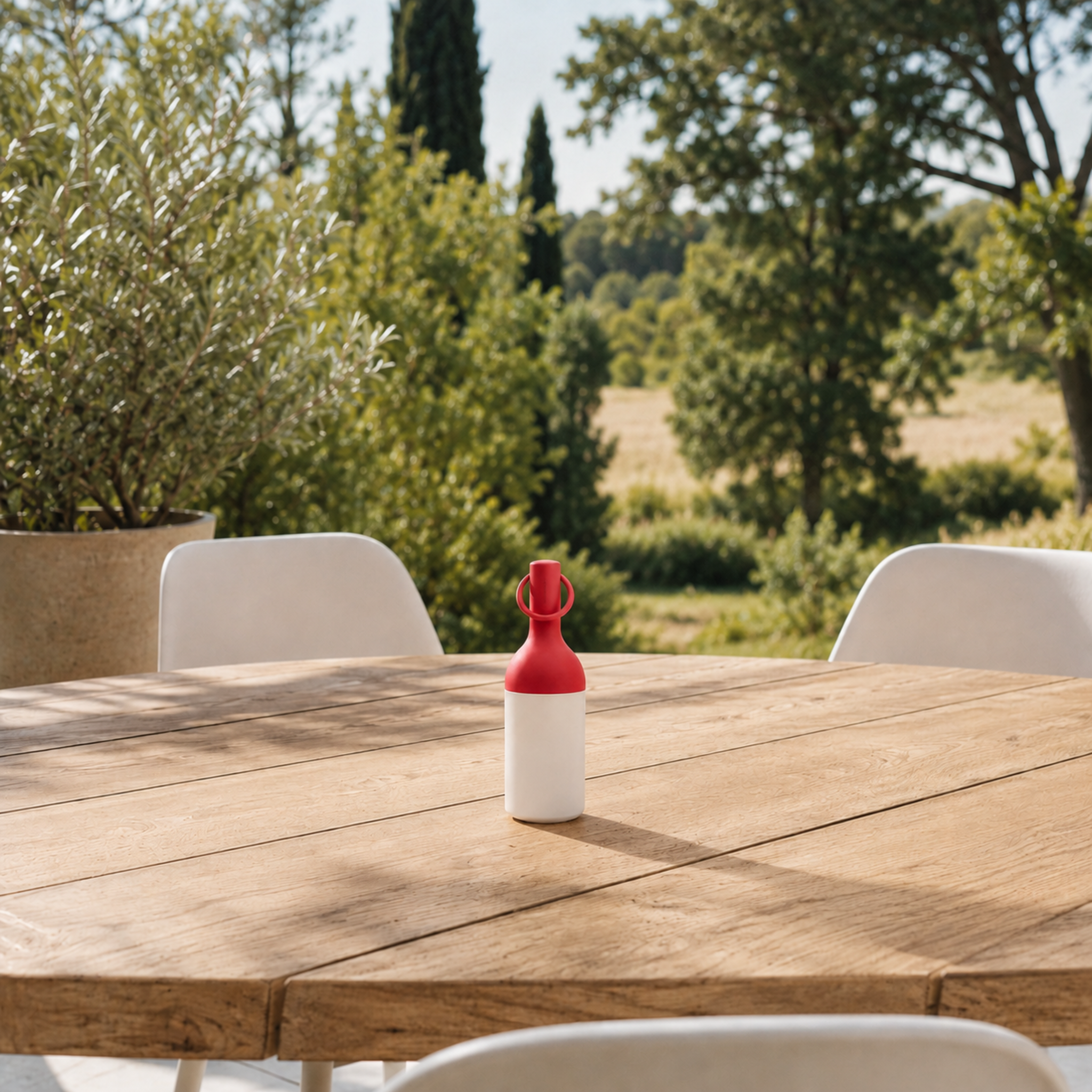Voir la diapositive 2 : MAISON PAVANE Petite lampe nomade en plastique rouge-Elo