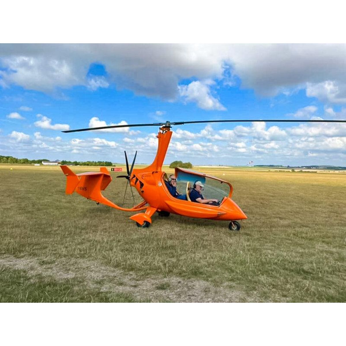 Smartbox Baptême de l'air en ULM Gyrocoptère : 30 min de vol au-dessus de Lille et ses environs - Coffret Cadeau Sport & Aventure