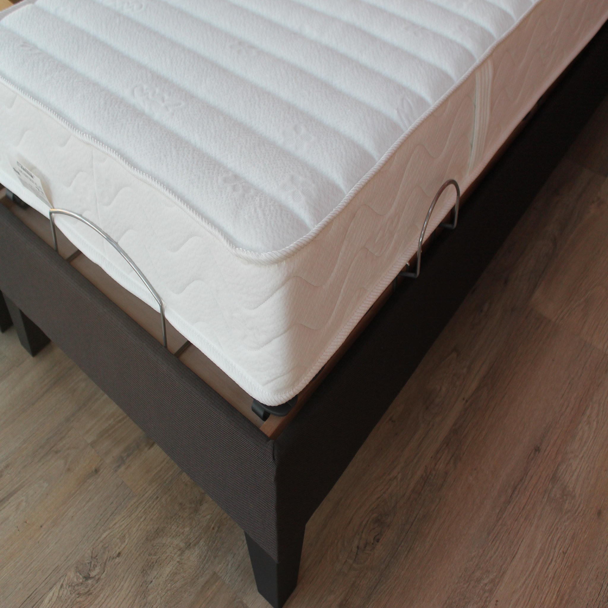 Voir la diapositive 6 : Ensemble relaxtion TPR électrique accueil mousse mémoire de forme + mousse Haute Résilience + sommier  2x80x200 cm DORSOTONIC