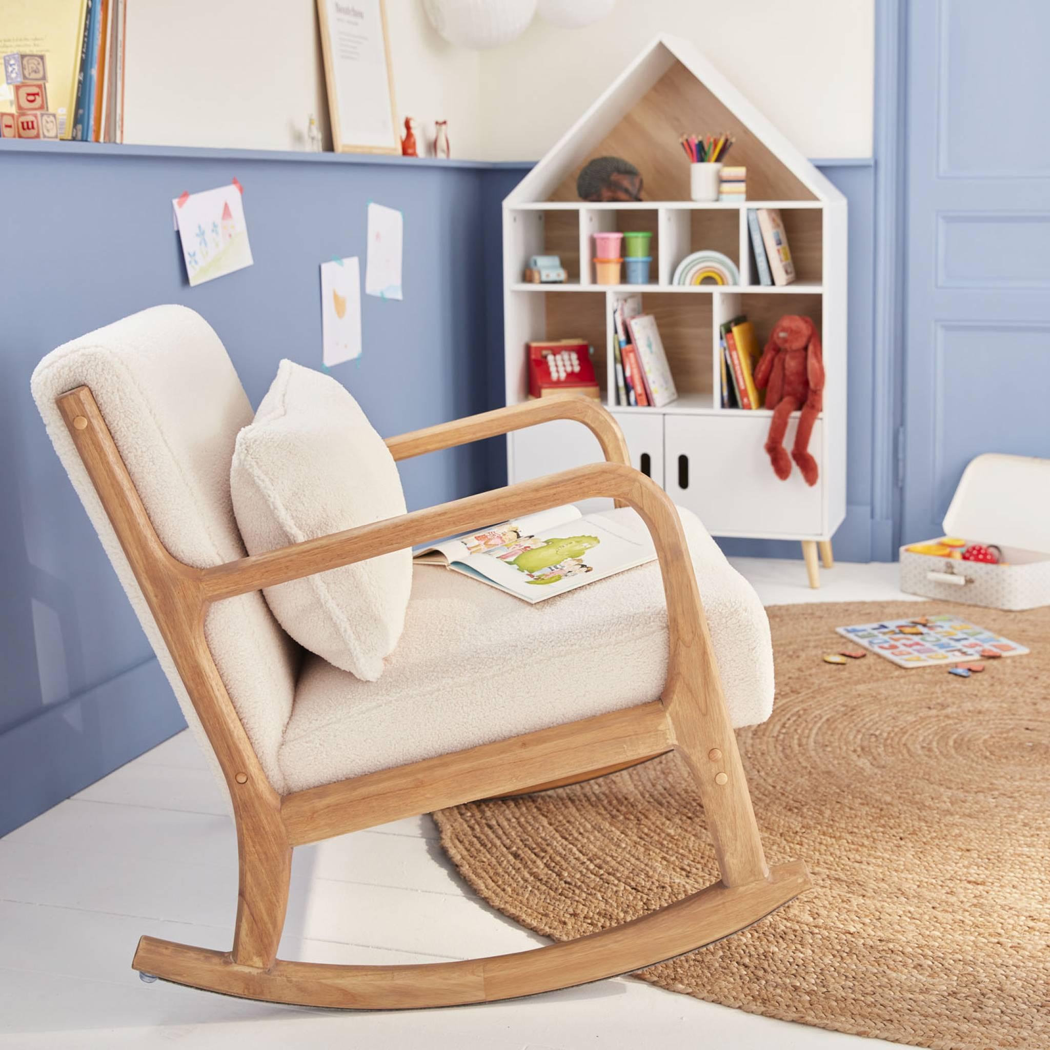 Voir la diapositive 6 : SWEEEK Etagère bibliothèque maison pour enfant - Tobias- Bois massif en pin naturel blanc - 3 niveaux. 8 compartiments. 2 portes