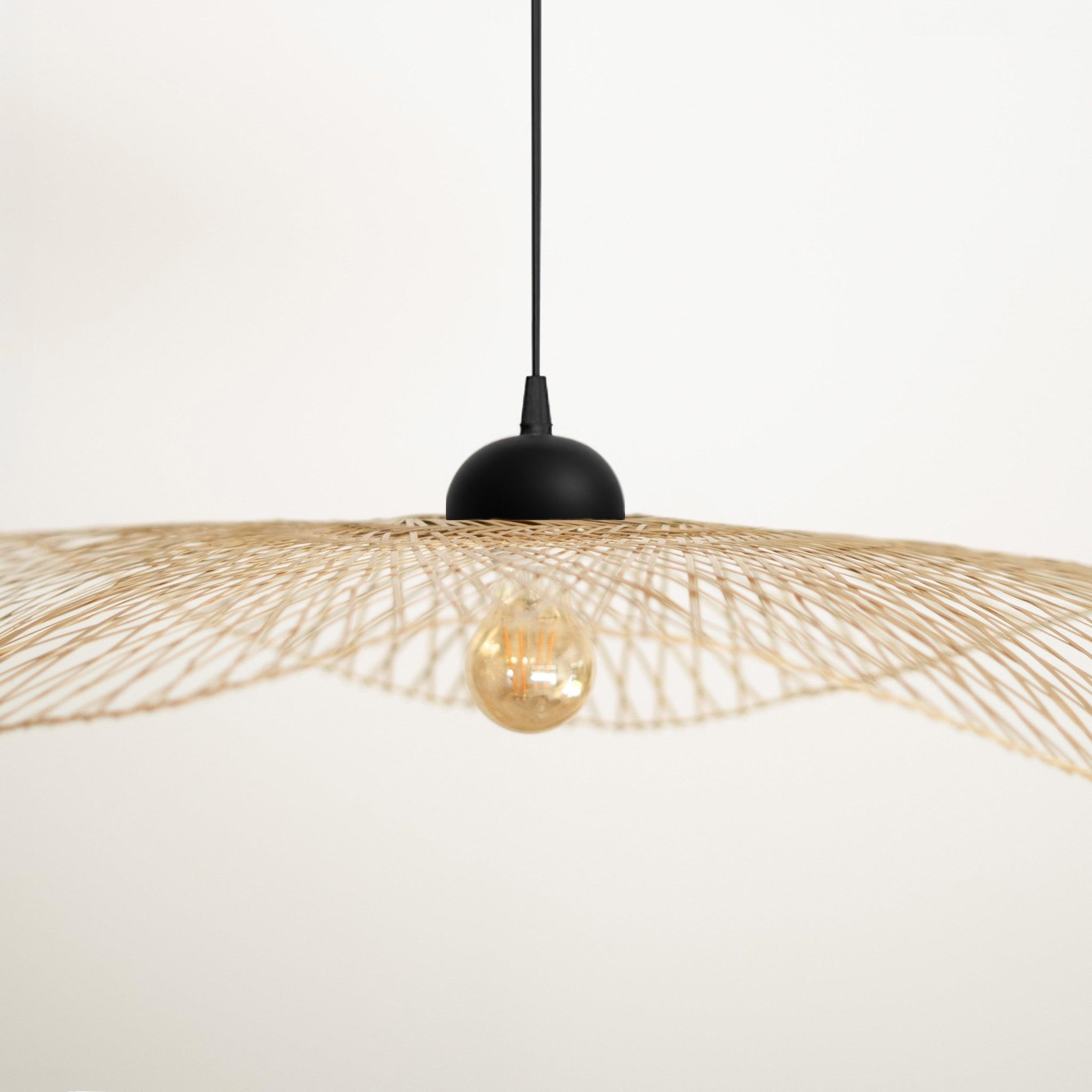 Voir la diapositive 5 : MAISON PAVANE Suspension D75 cm en bambou avec fil noir-Jipi