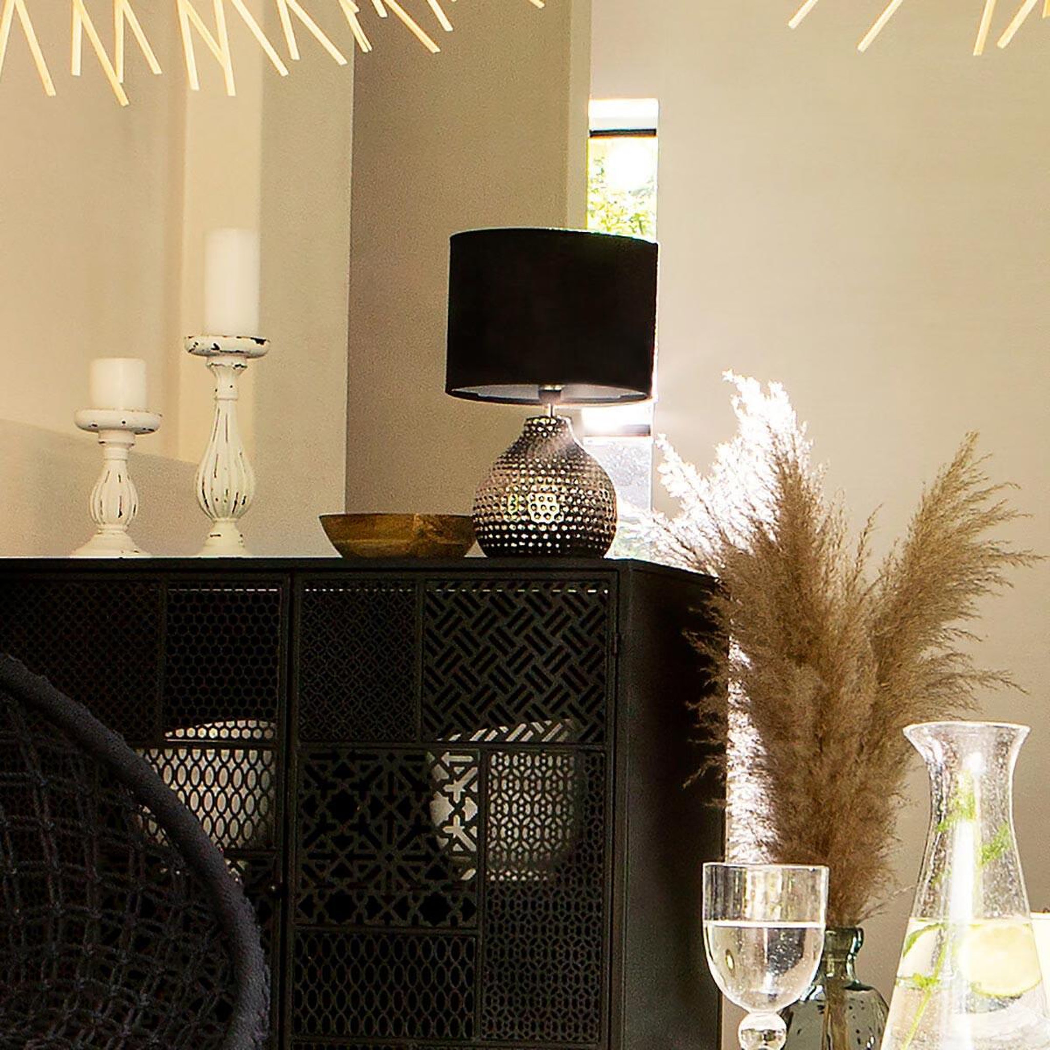 Voir la diapositive 4 : ATMOSPHERA Lampe à poser design martelé Angie - H. 38 cm - Argent