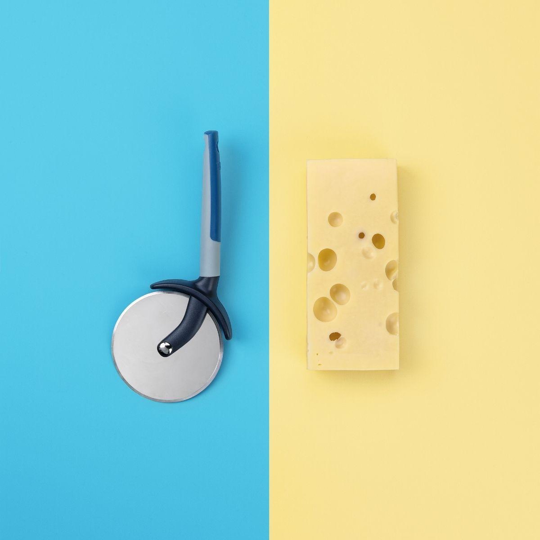 Voir la diapositive 2 : TASTY Roulette à pizza géante avec protège lame 25 cmTasty Core