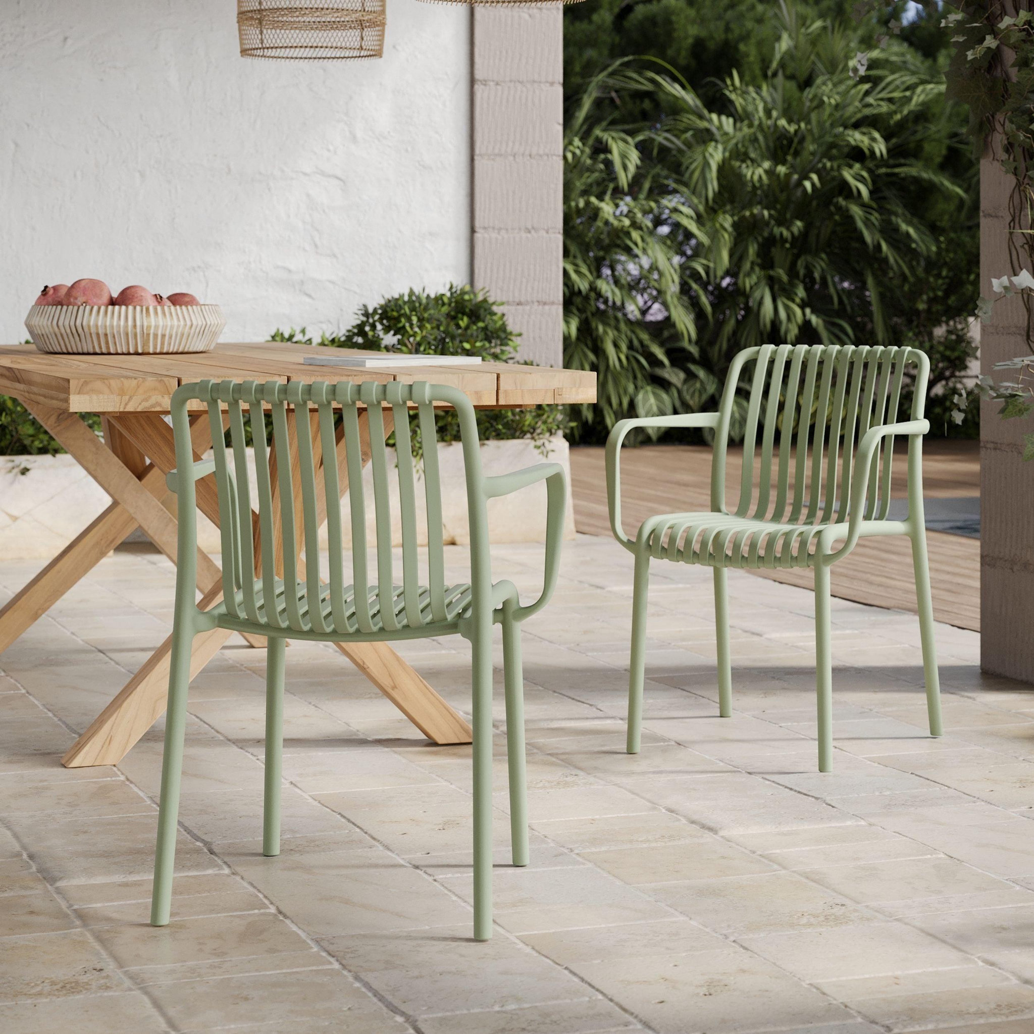 Voir la diapositive 2 : MAISON PAVANE Lot de 2 chaises de jardin empilables en plastique vert pastel-ivy