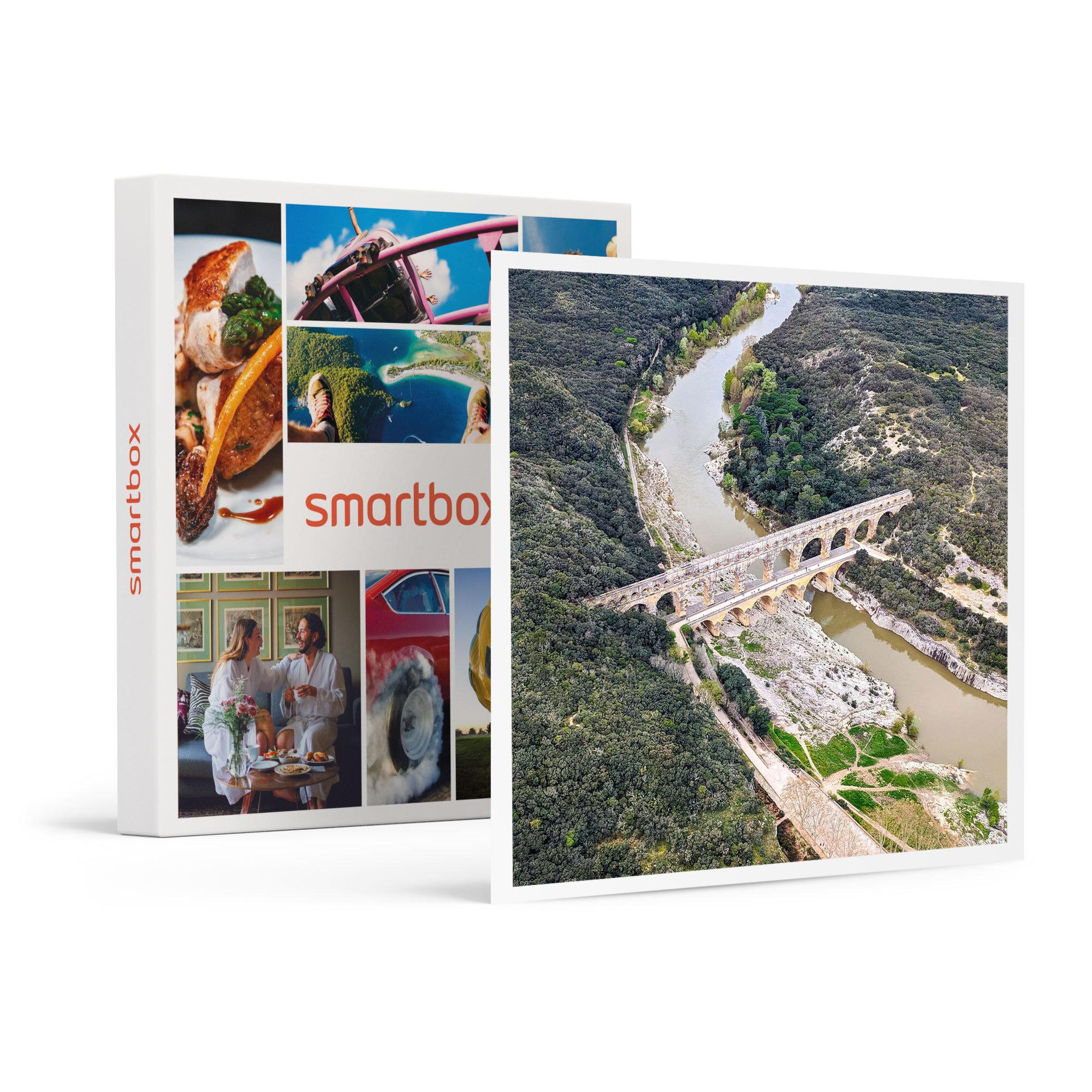 Voir la diapositive 1 : Smartbox Vol en hélicoptère de 20 min pour 2 personnes au-dessus de Nîmes et du pont du Gard - Coffret Cadeau Sport & Aventure