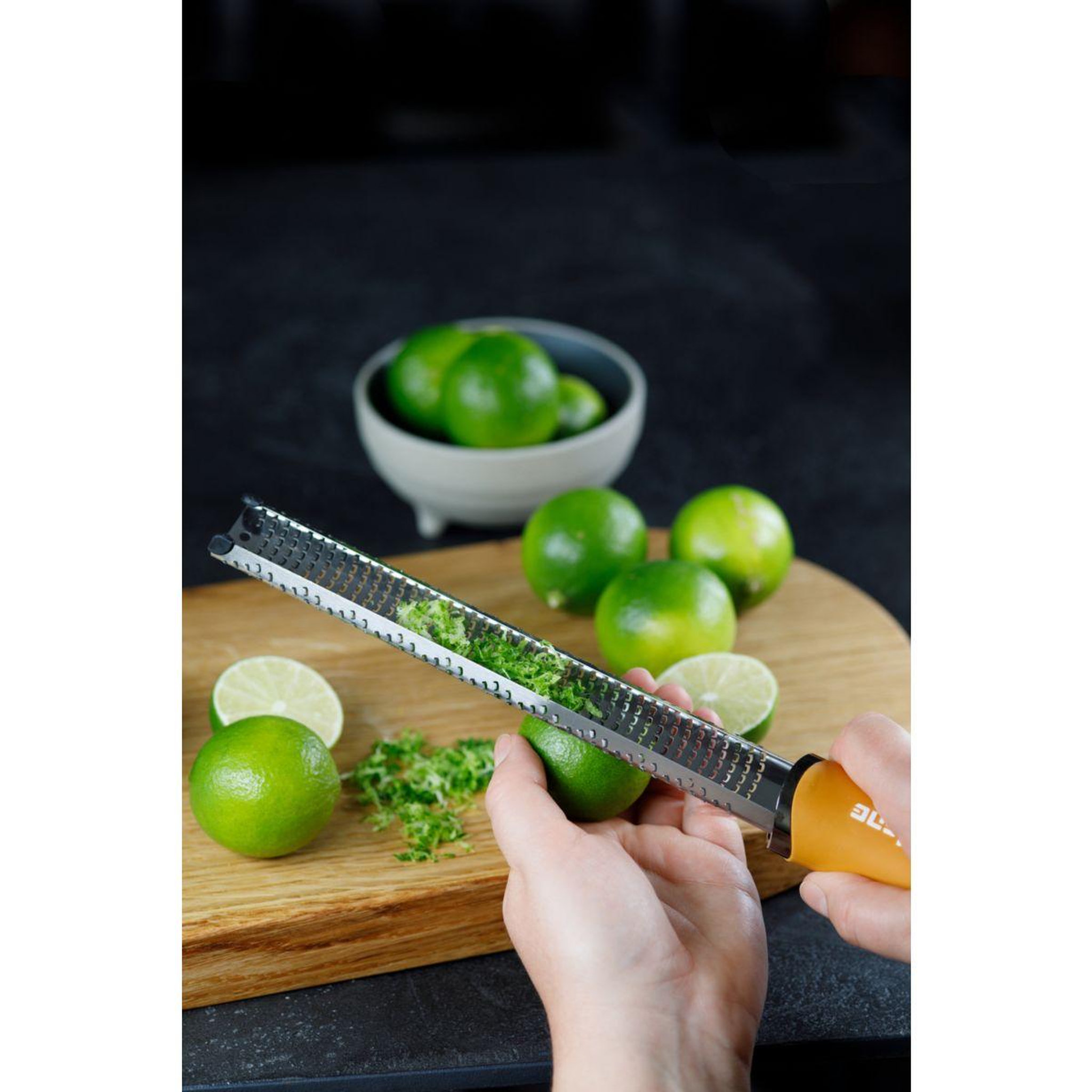 Voir la diapositive 4 : MICROPLANE Zesteur premium jaune moutarde