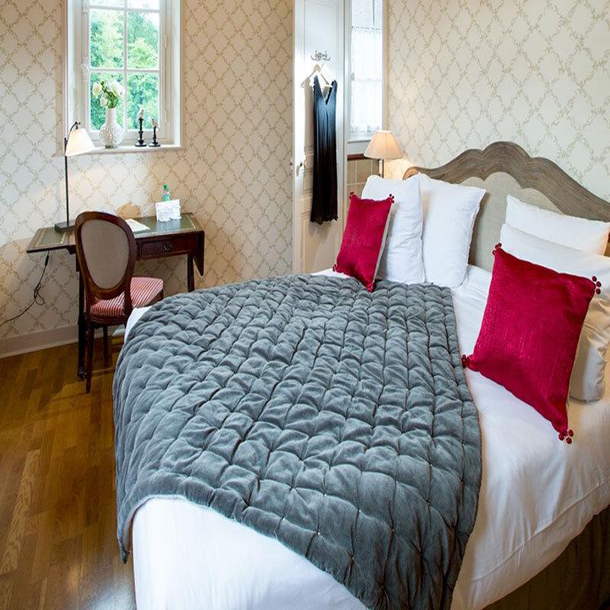 Voir la diapositive 2 : Smartbox 2 jours dans un domaine de charme 4* près de paris avec accès au château de chantilly - coffret cadeau séjour