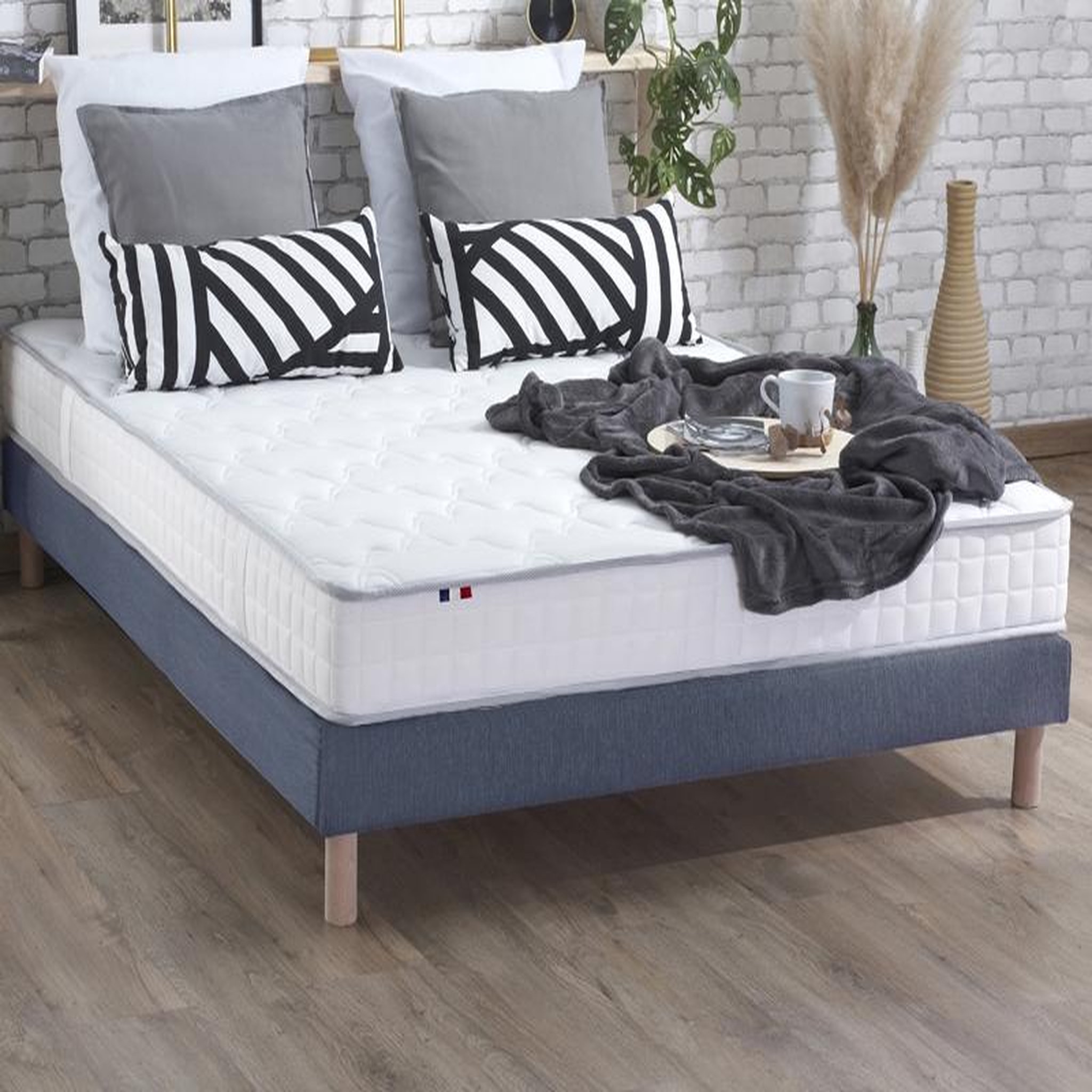 Voir la diapositive 5 : Matelas mousse haute résilience 140x190 cm MODERATO