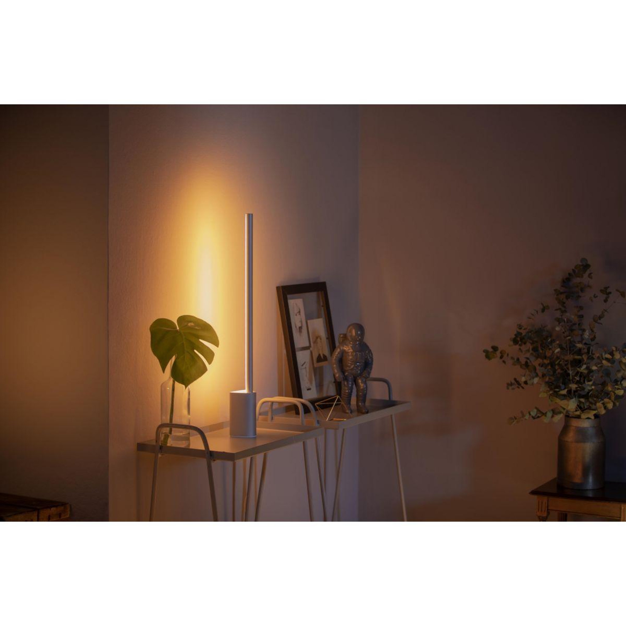 Voir la diapositive 2 : PHILIPS HUE Lampe connectée Gradient Signe noir White&Color Ambiance
