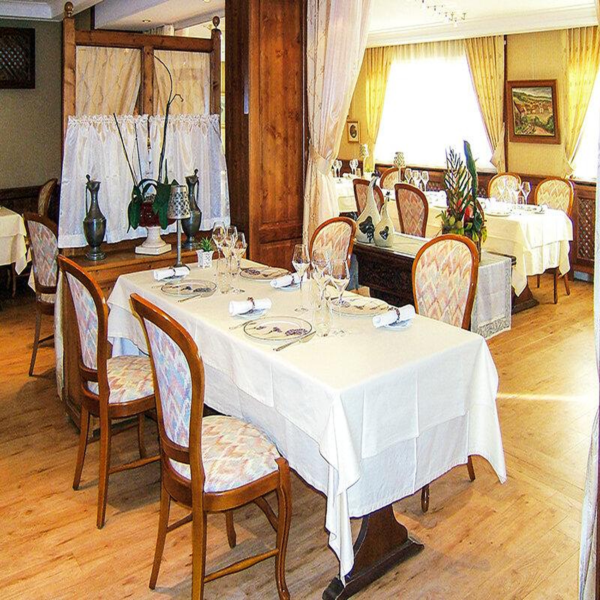 Voir la diapositive 2 : Smartbox Adresses gastronomiques : menu chamasol 4 plats au restaurant mon plaisir près de montbéliard - coffret cadeau gastronomie