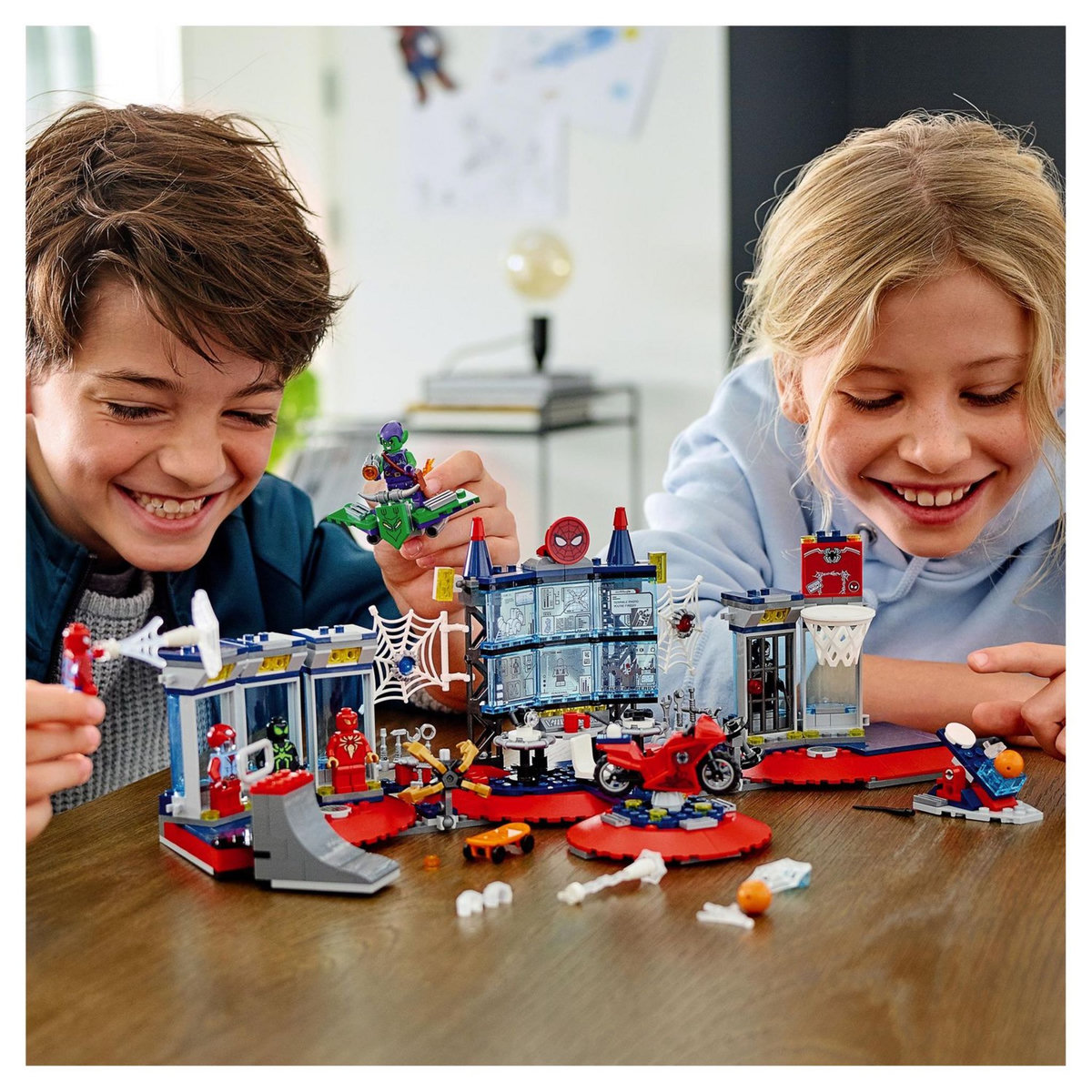 LEGO Marvel Super Heroes 76175 - L'attaque contre le repaire de Spider