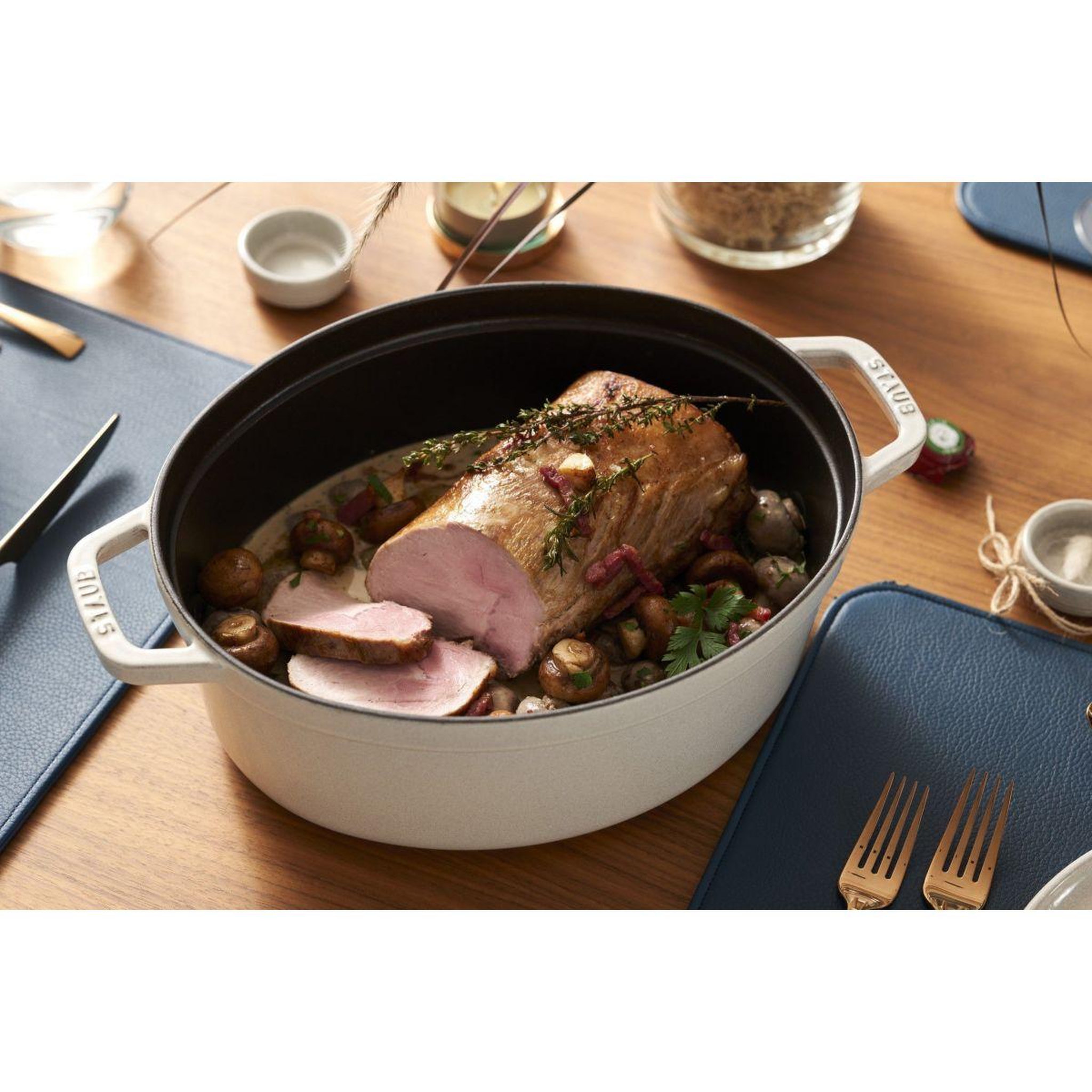 Voir la diapositive 5 : Staub Cocotte 33 cm Truffe blanche fonte