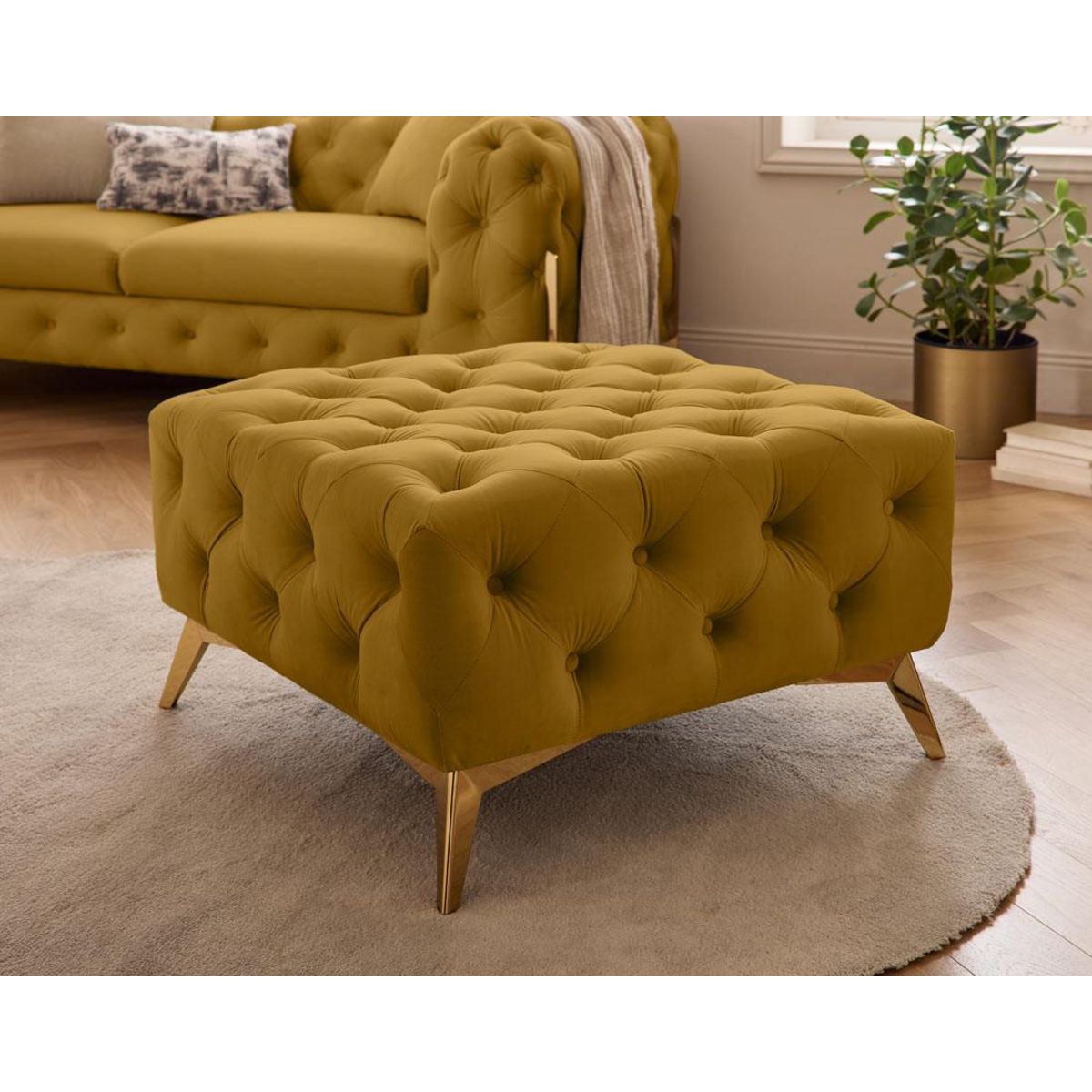 LISA DESIGN Camden - pouf chesterfield en velours - pieds en métal doré
