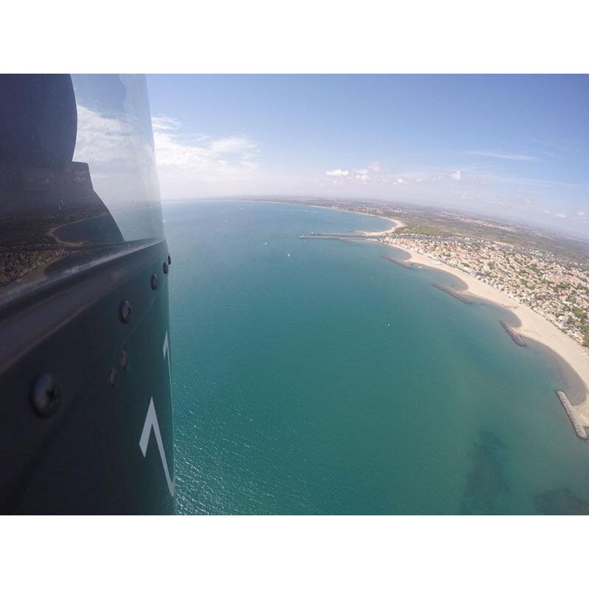 Smartbox Vol en hélicoptère de 20 min pour 2 personnes au-dessus de Sète - Coffret Cadeau Sport & Aventure