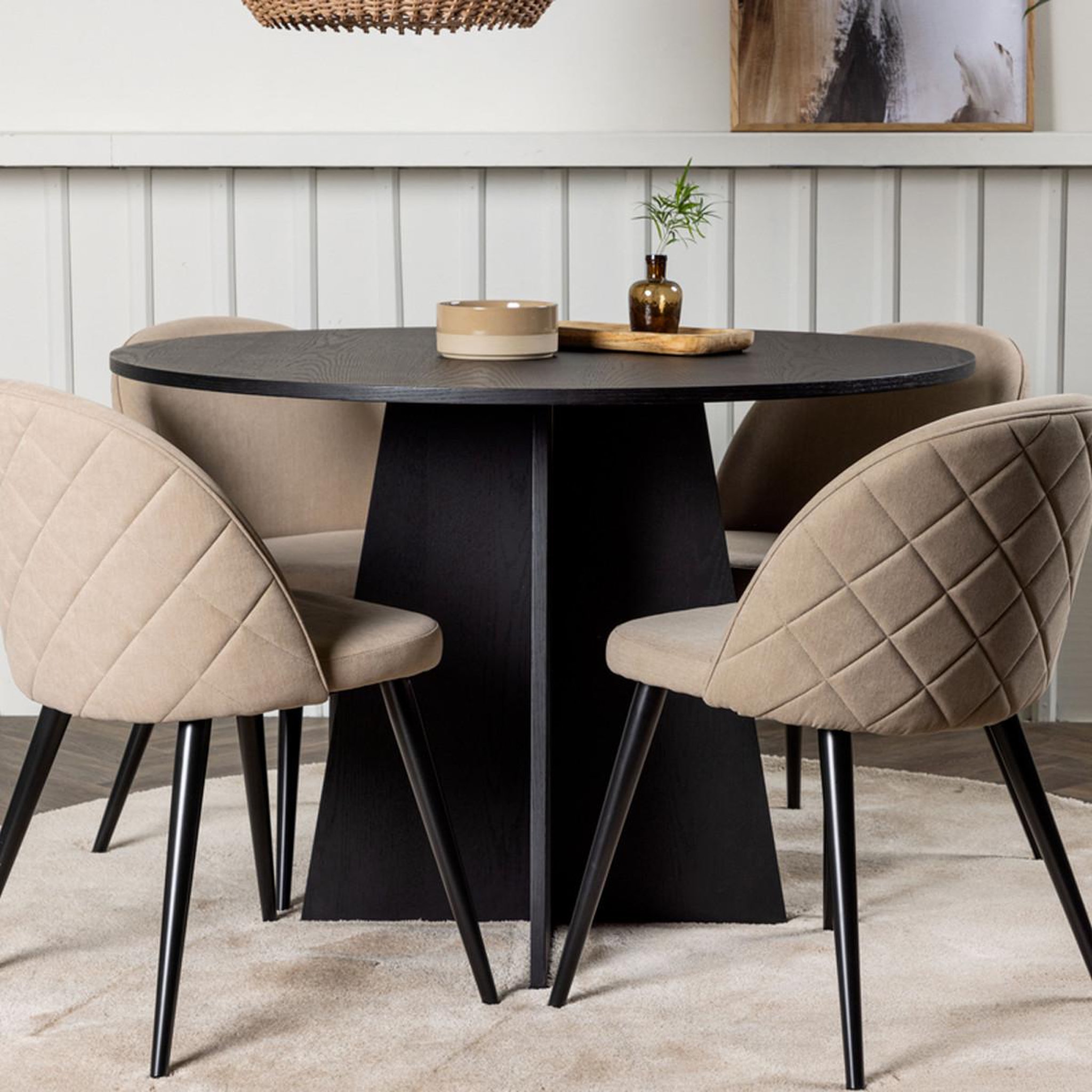 Voir la diapositive 3 : Paris Prix Ensemble table à manger & 4 chaises  bootcut & velvet  110cm beige & noir