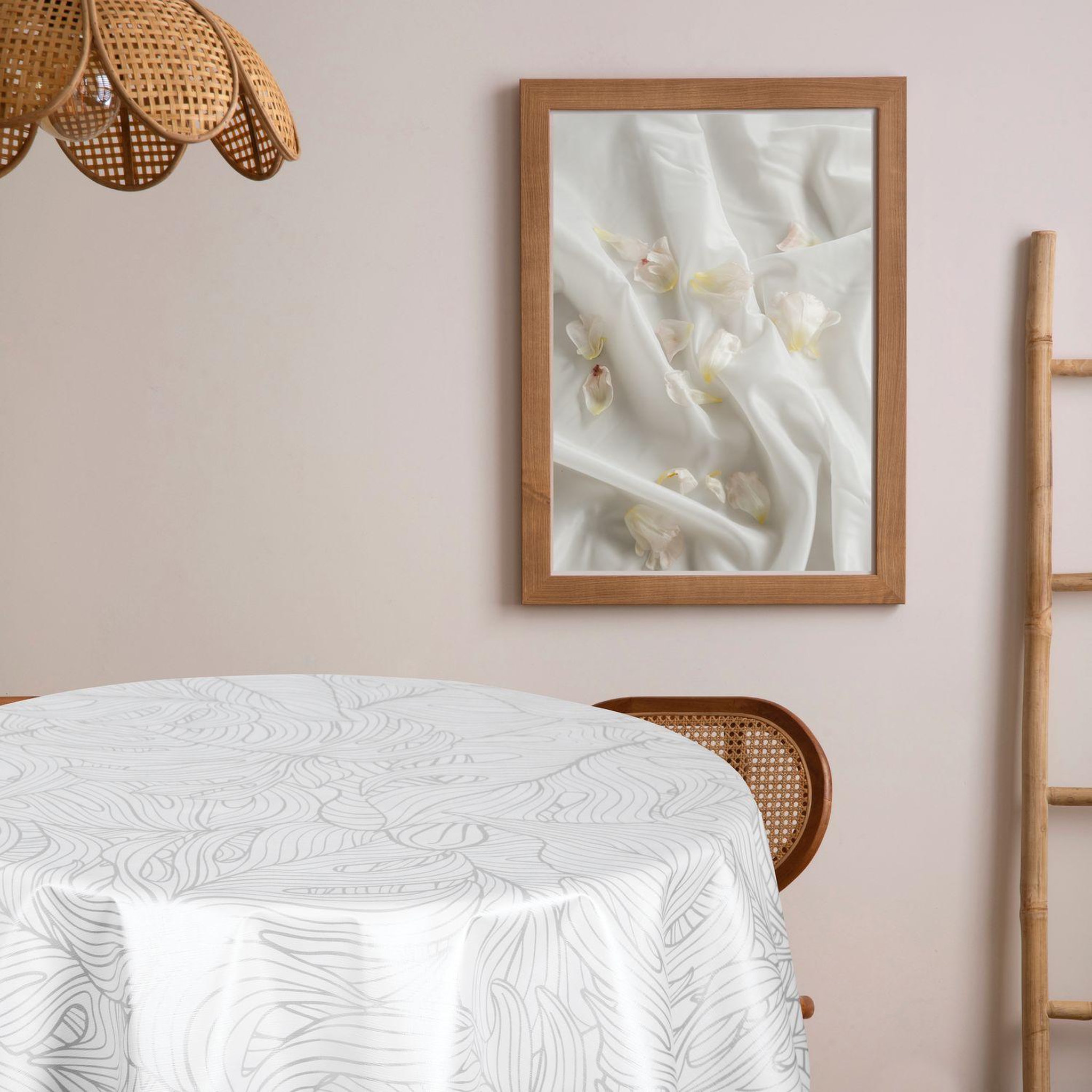 Voir la diapositive 2 : HABITABLE Nappe ronde en toile cirée nacrée NERV - Diam. 150 cm - Blanc