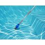 Voir la diapositive 5 : BESTWAY Aspirateur de piscine et spa à batterie Aquatech - Bestway