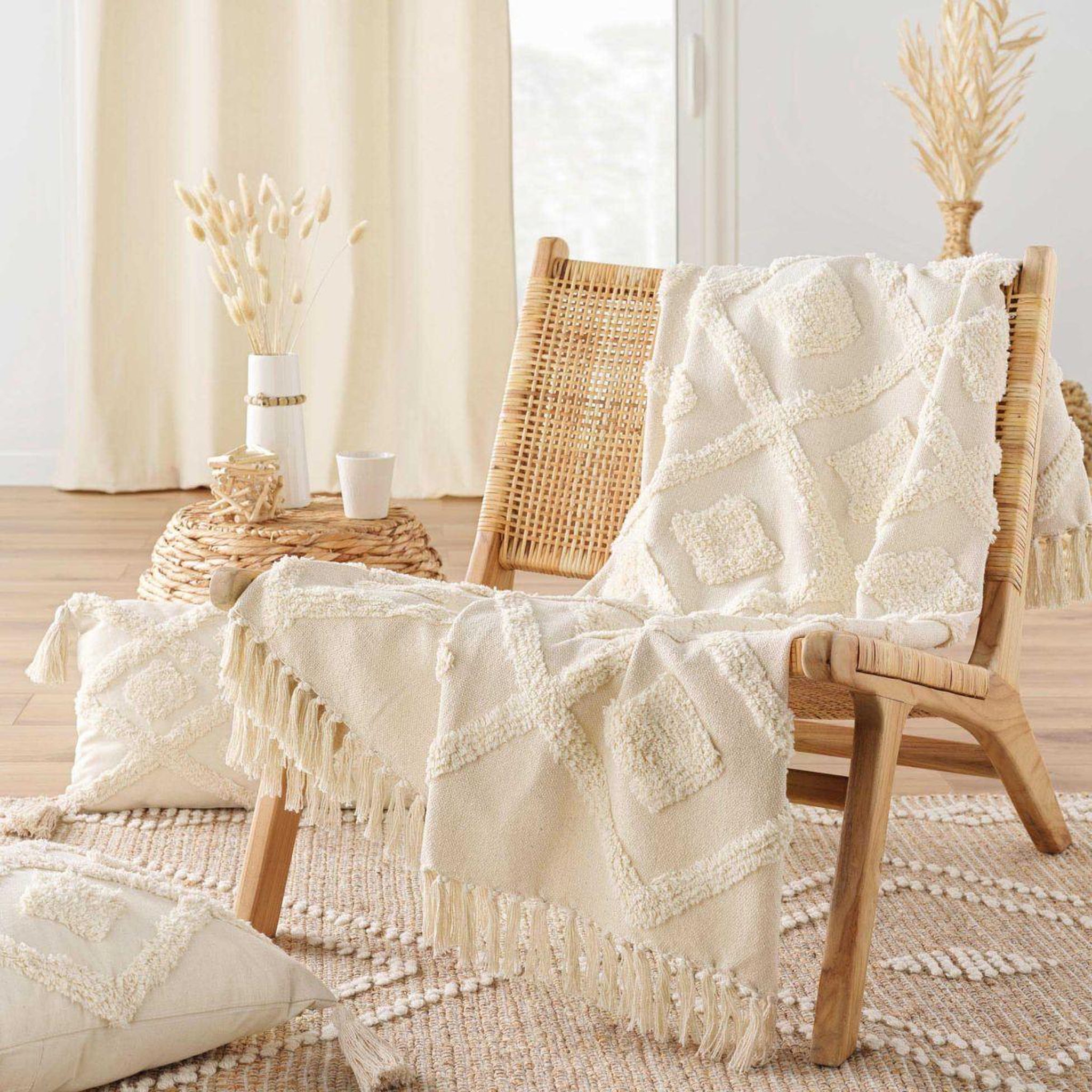 Voir la diapositive 5 : Douceur d'Intérieur Plaid à franges tufté  inca  125x150cm beige