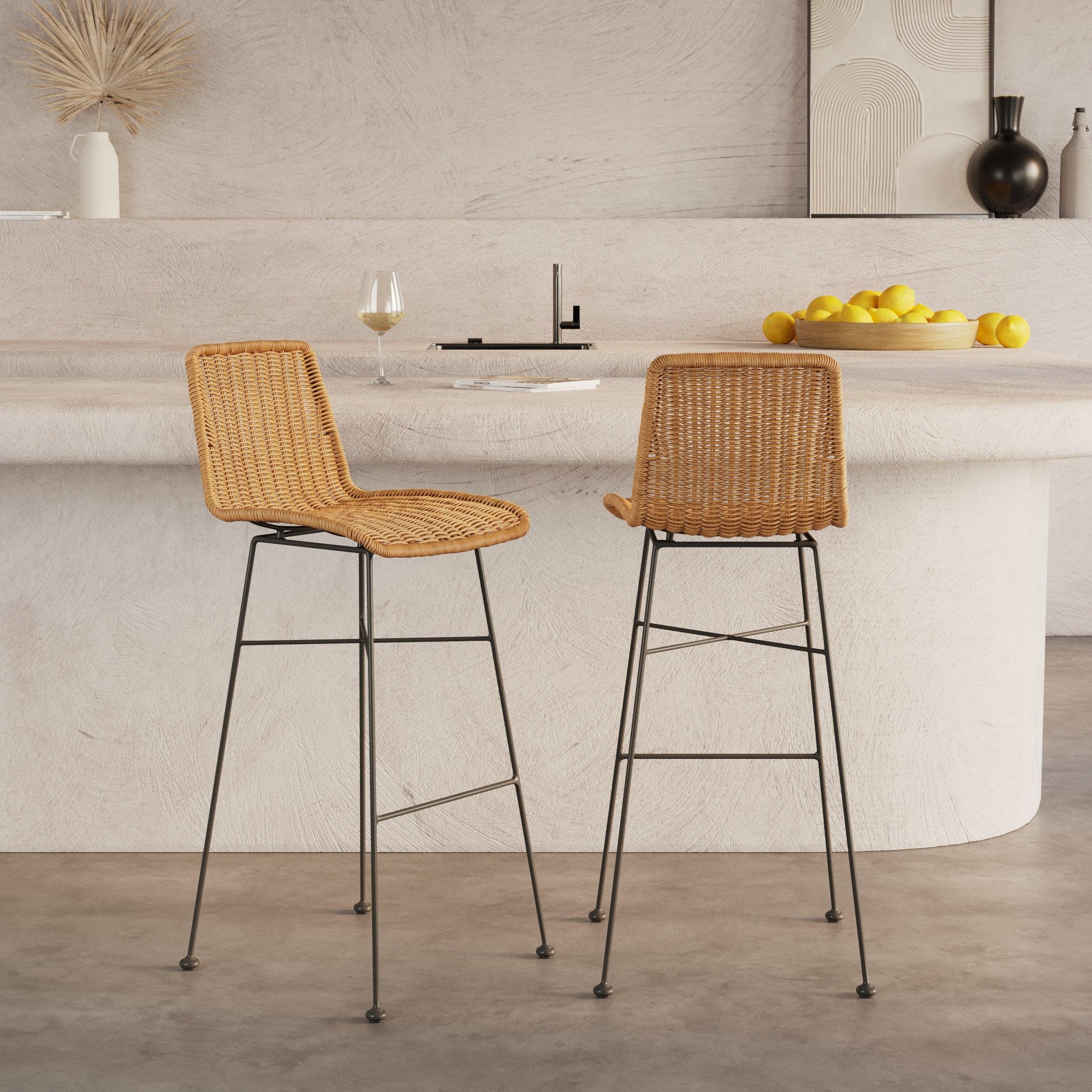 Voir la diapositive 2 : MAISON PAVANE Lot de 2 chaises de bar mi-hauteur 63 cm en résine tressée marron-mandya