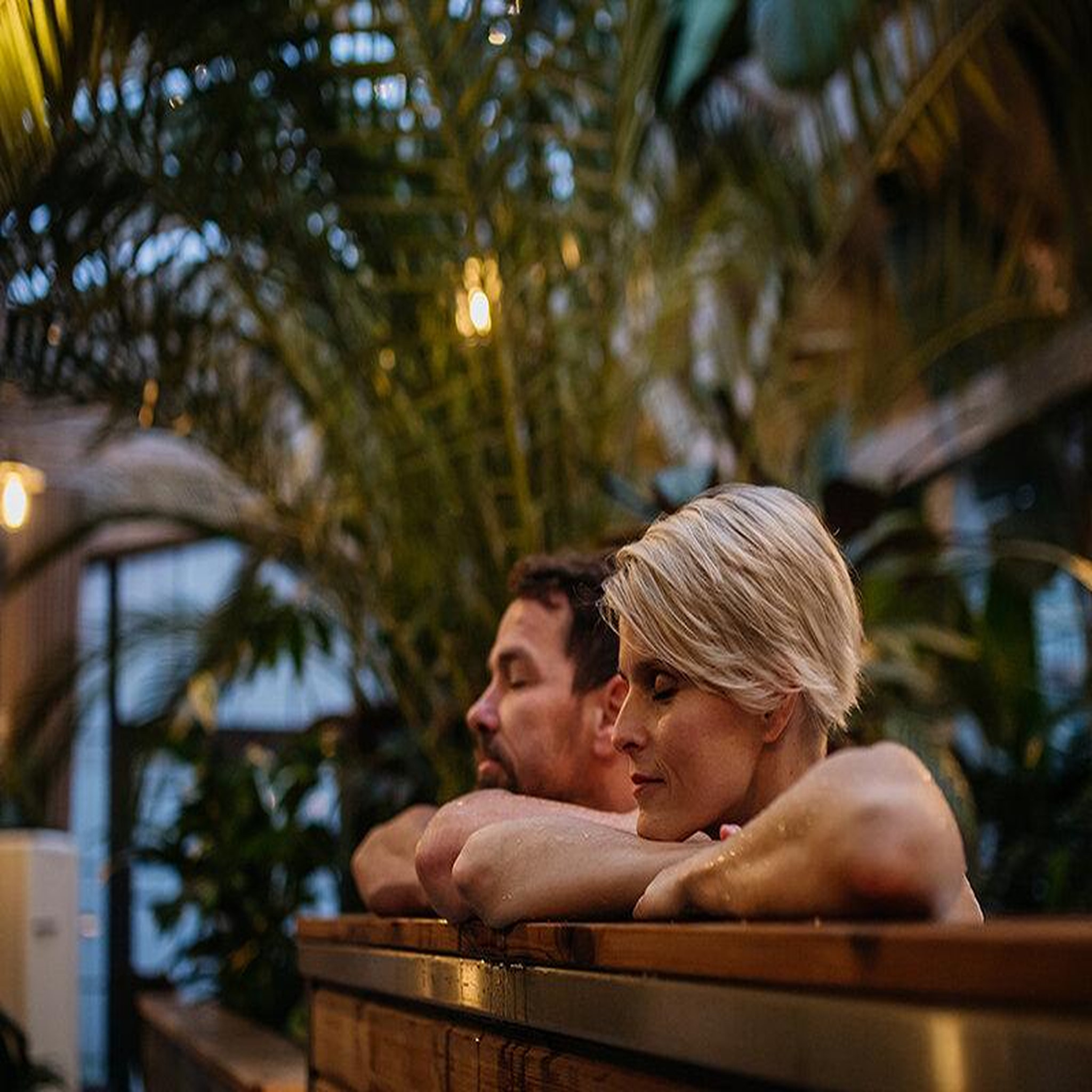 Voir la diapositive 2 : Smartbox Saint-Valentin pour couple  : évasion spa et dîner romantique à Paris - Coffret Cadeau Multi-thèmes