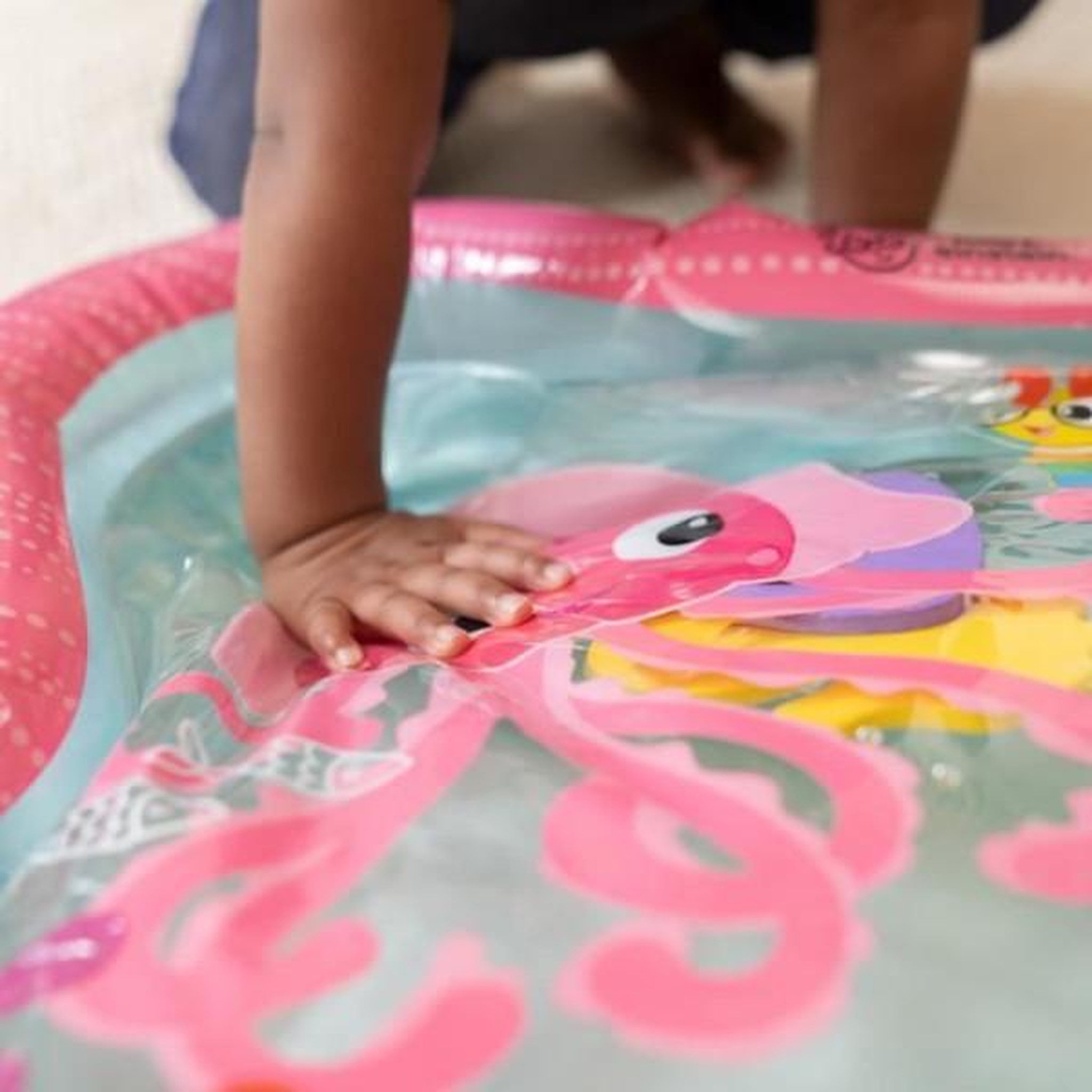 Voir la diapositive 3 : Bright Starts BABY EINSTEIN - JANET - Grand tapis d'eau pour bébé fille, jeu sensoriel et d'éveil?, gonflable, facile a nettoyer, pliable,