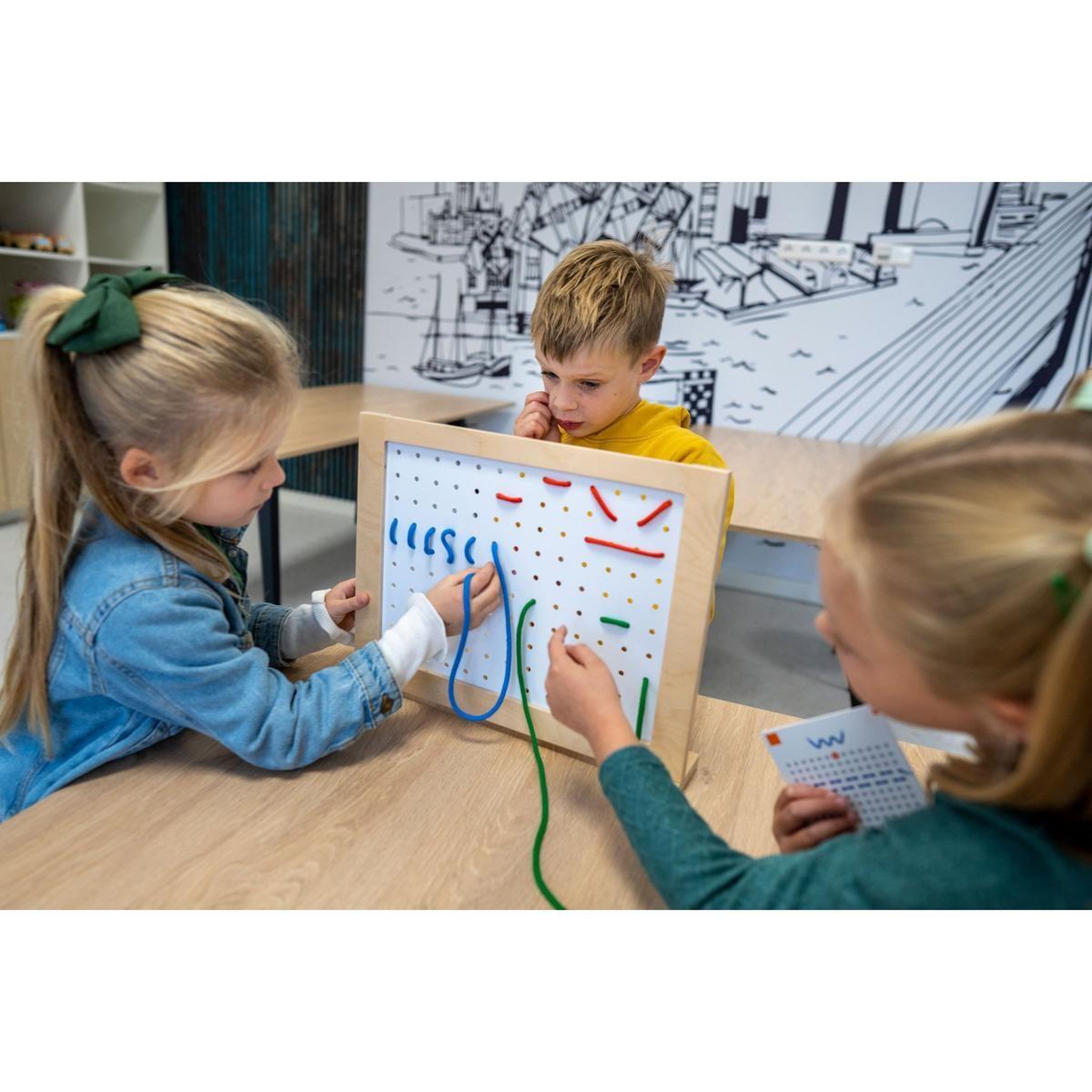 Voir la diapositive 2 : EDUCO Enfiler ensemble — jeu éducatif pour la classe