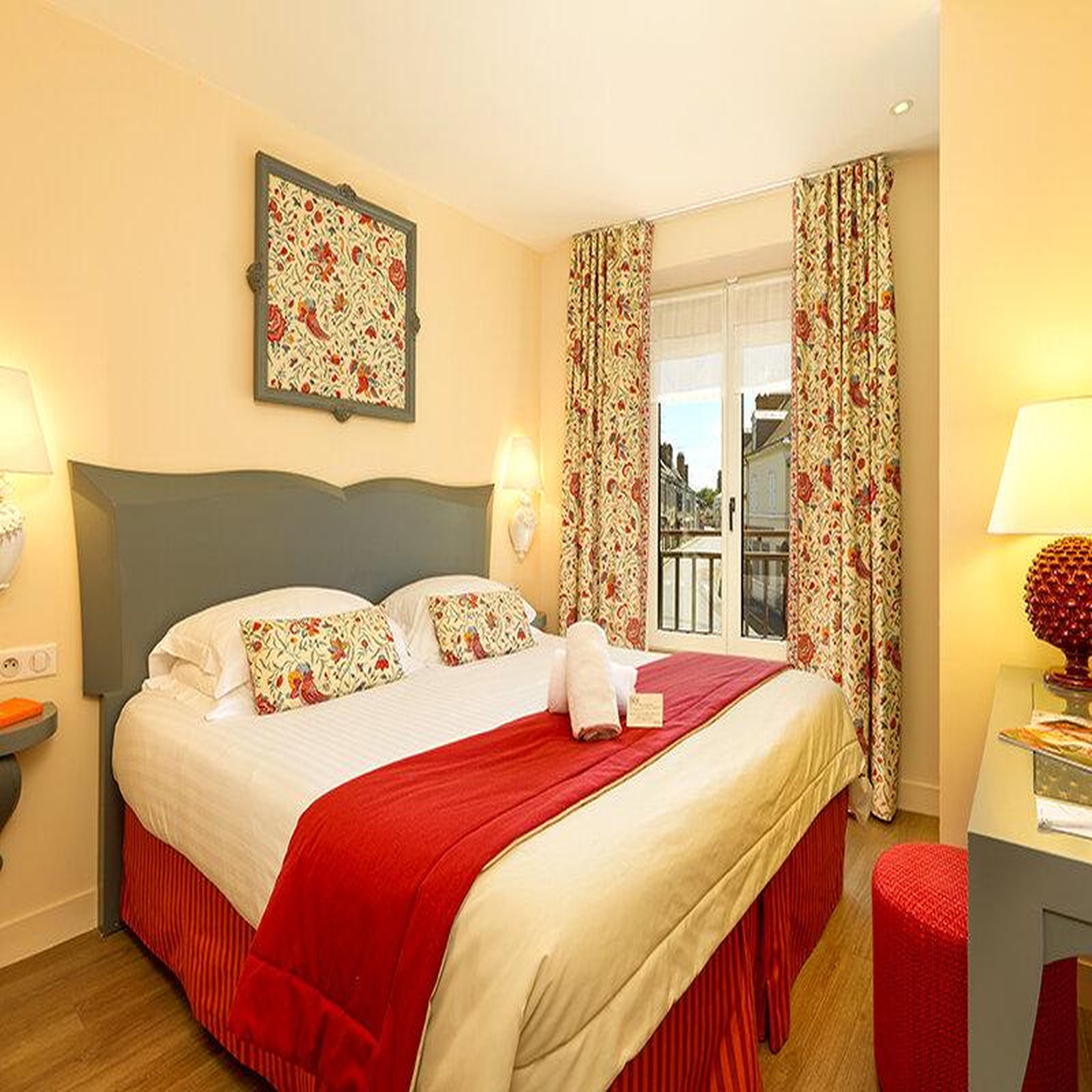 Voir la diapositive 2 : Smartbox Échappée de 2 jours en hôtel 4* avec dîner et champagne près des châteaux de la loire - coffret cadeau séjour