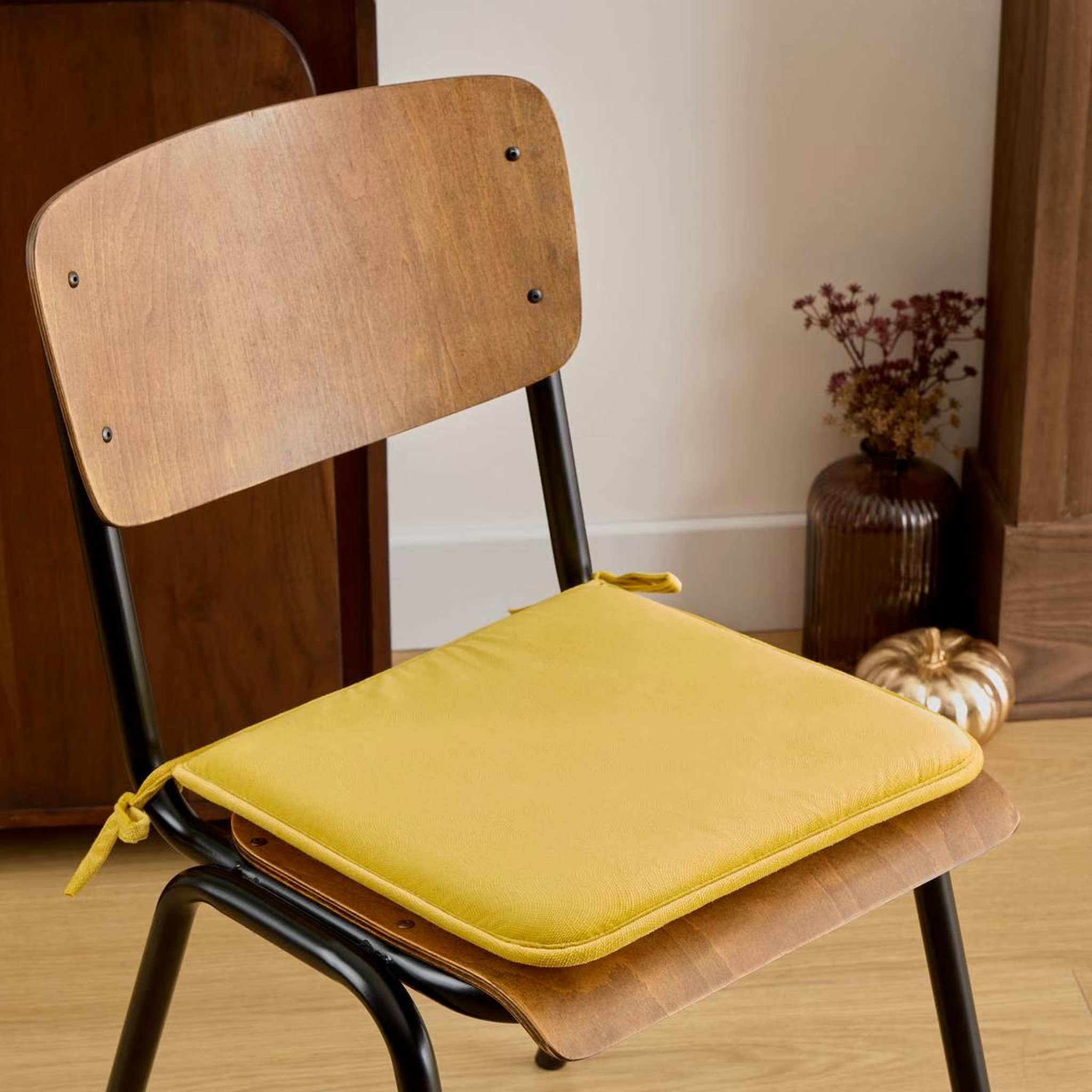 Voir la diapositive 4 : ATMOSPHERA Galette de chaise uni  lilou  38x38cm ocre