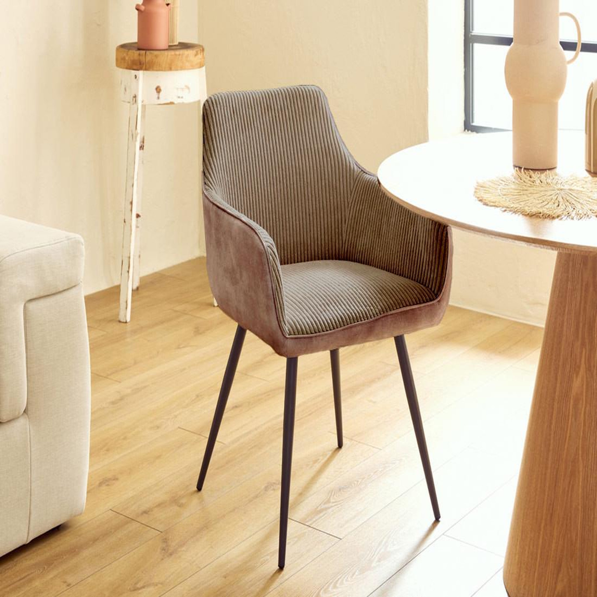 Voir la diapositive 4 : LISA DESIGN Lormi - lot de 2 fauteuils - en velours côtelé et velours - taupe