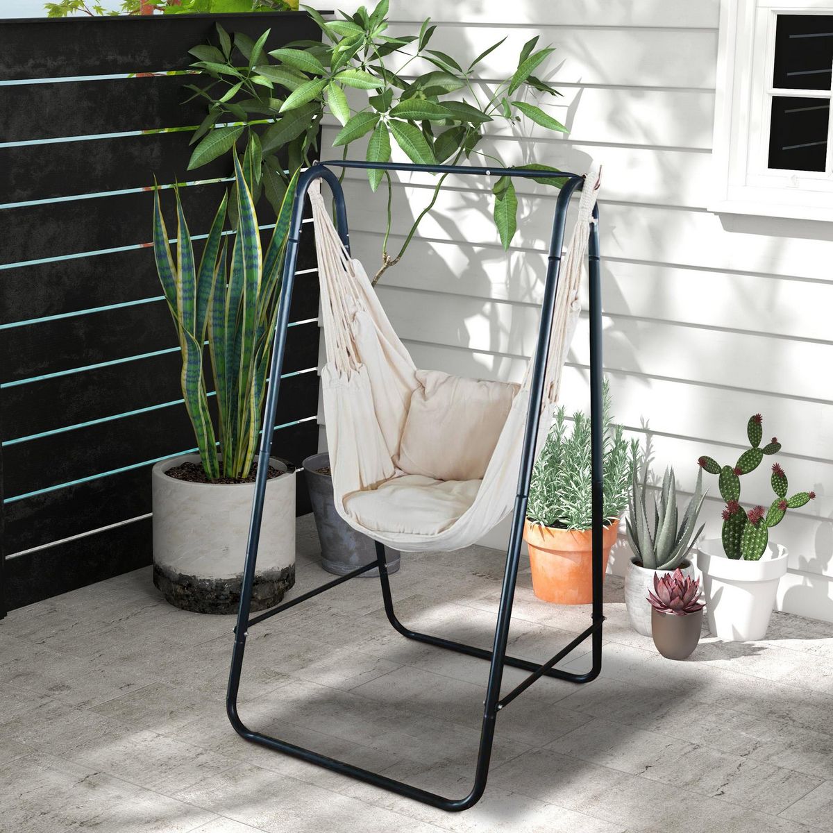 OUTSUNNY Chaise suspendue de jardin avec support et coussin acier noir coton beige