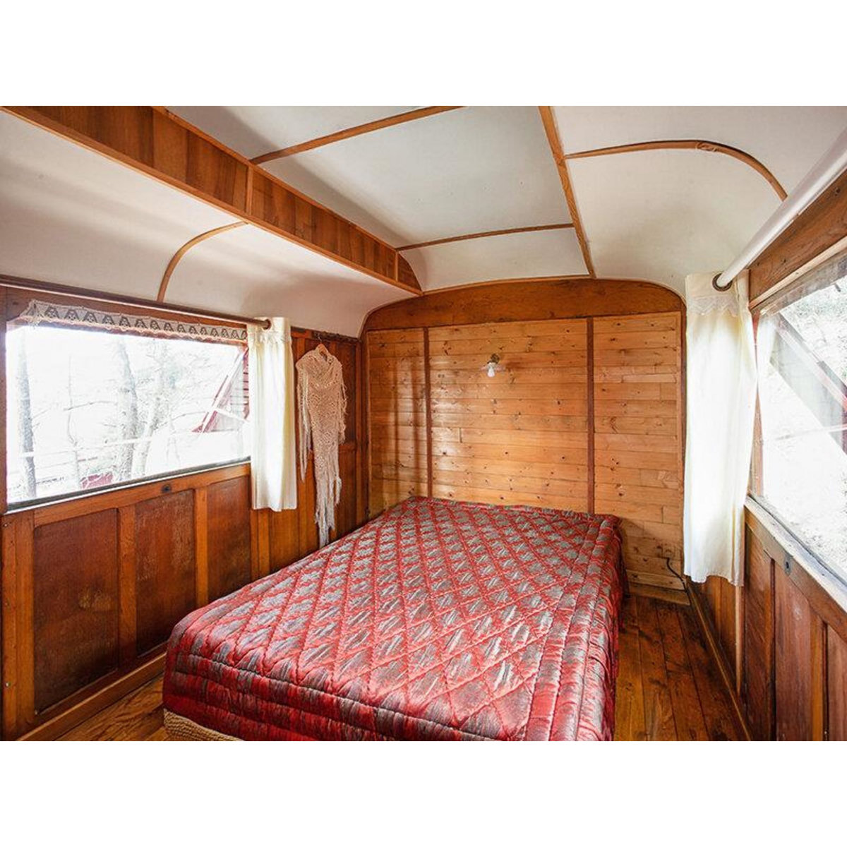 Smartbox 3 jours insolites en famille dans une roulotte Luxe avec accès au parc animalier près de Lyon - Coffret Cadeau Séjour