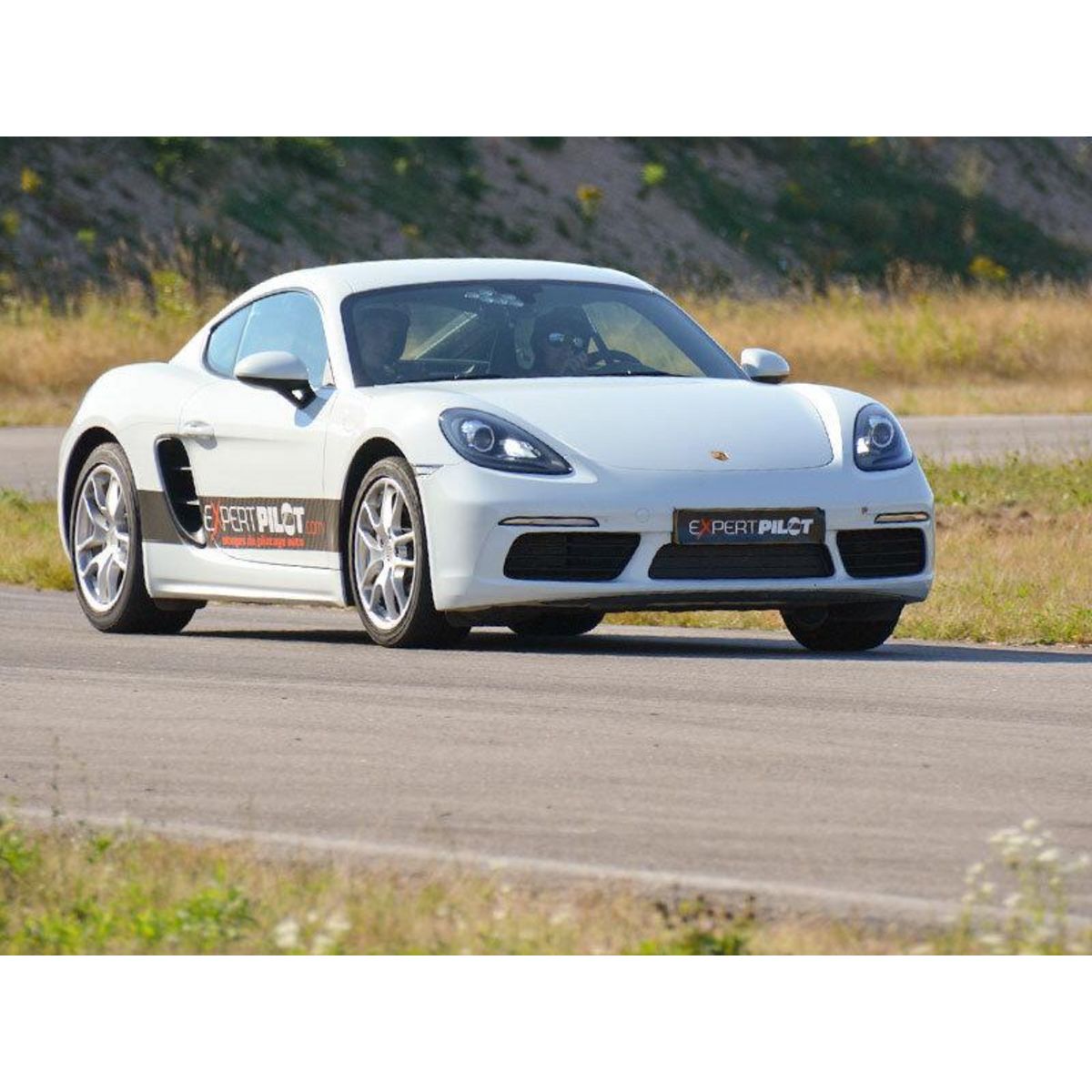 Smartbox Pilotage 8 tours de circuit en Porsche, Alpine ou Mégane RS sur le circuit Geoparc - Coffret Cadeau Sport & Aventure