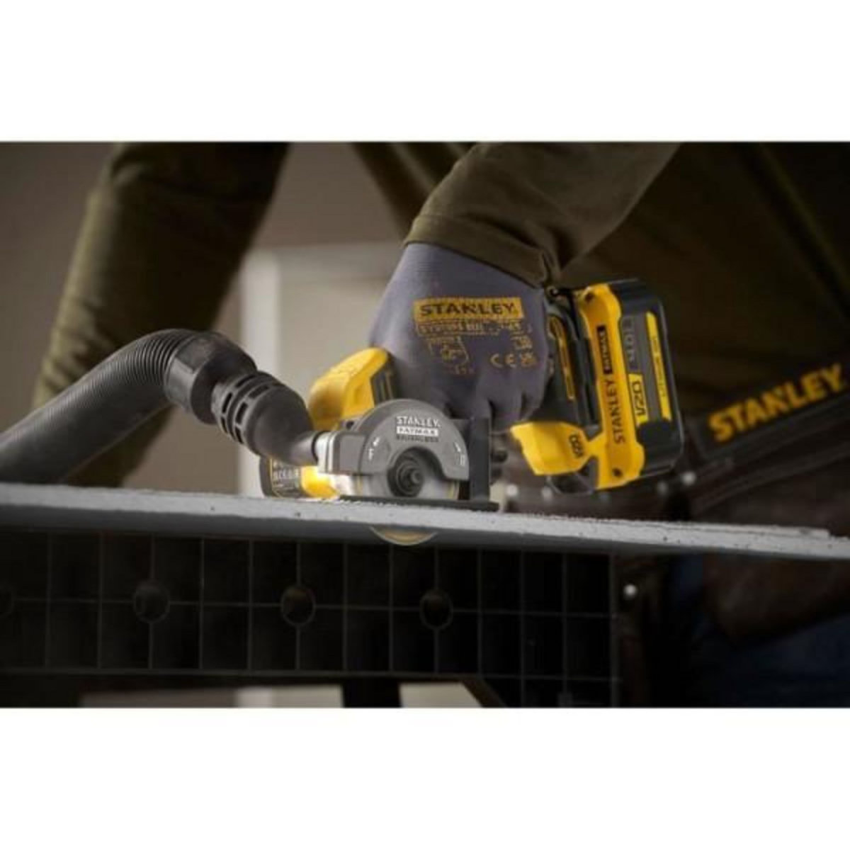 Stanley Mini Scie Circulaire - STANLEY FATMAX V20 - SFMCM300B-XJ - 75 mm Brushless - Lithium 18V - Sans Batterie