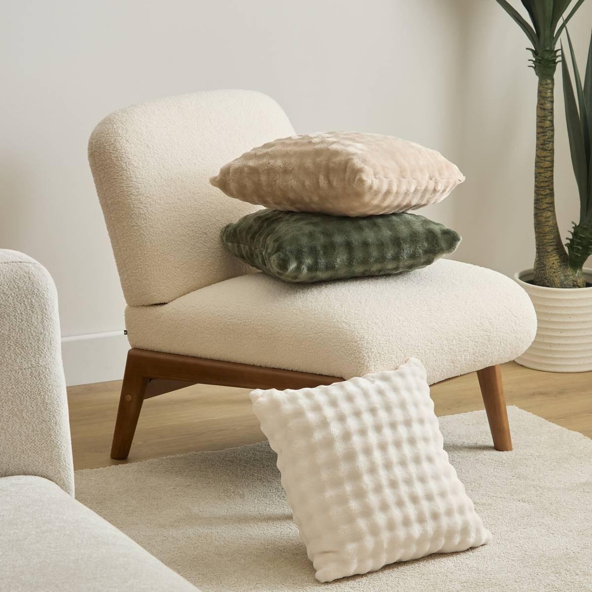 Voir la diapositive 6 : ATMOSPHERA Coussin Déco Imitation Fourrure  Zephy  40x40cm Ivoire